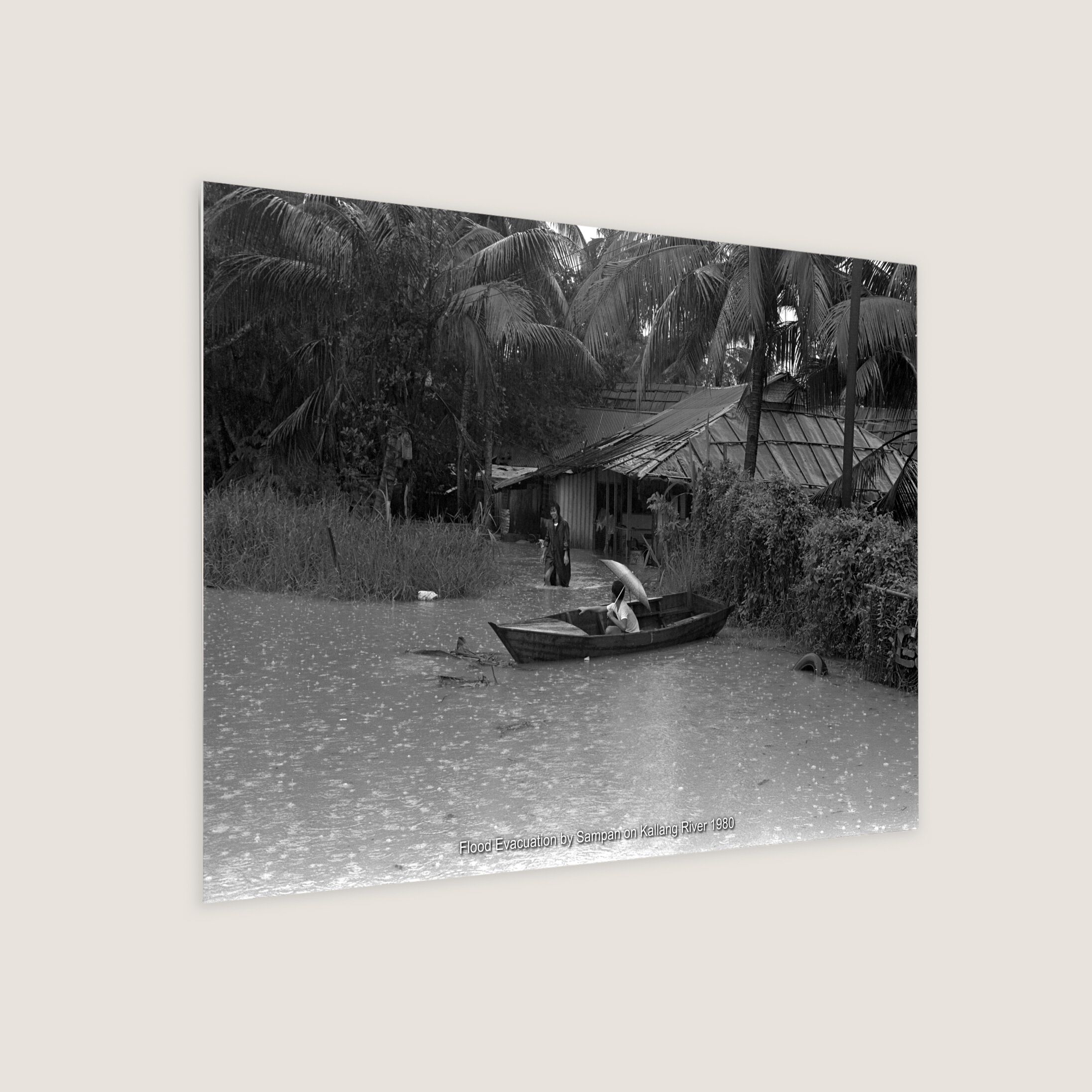 Flood Evacuation by Sampan on Kallang River 1980-My Sg Memories