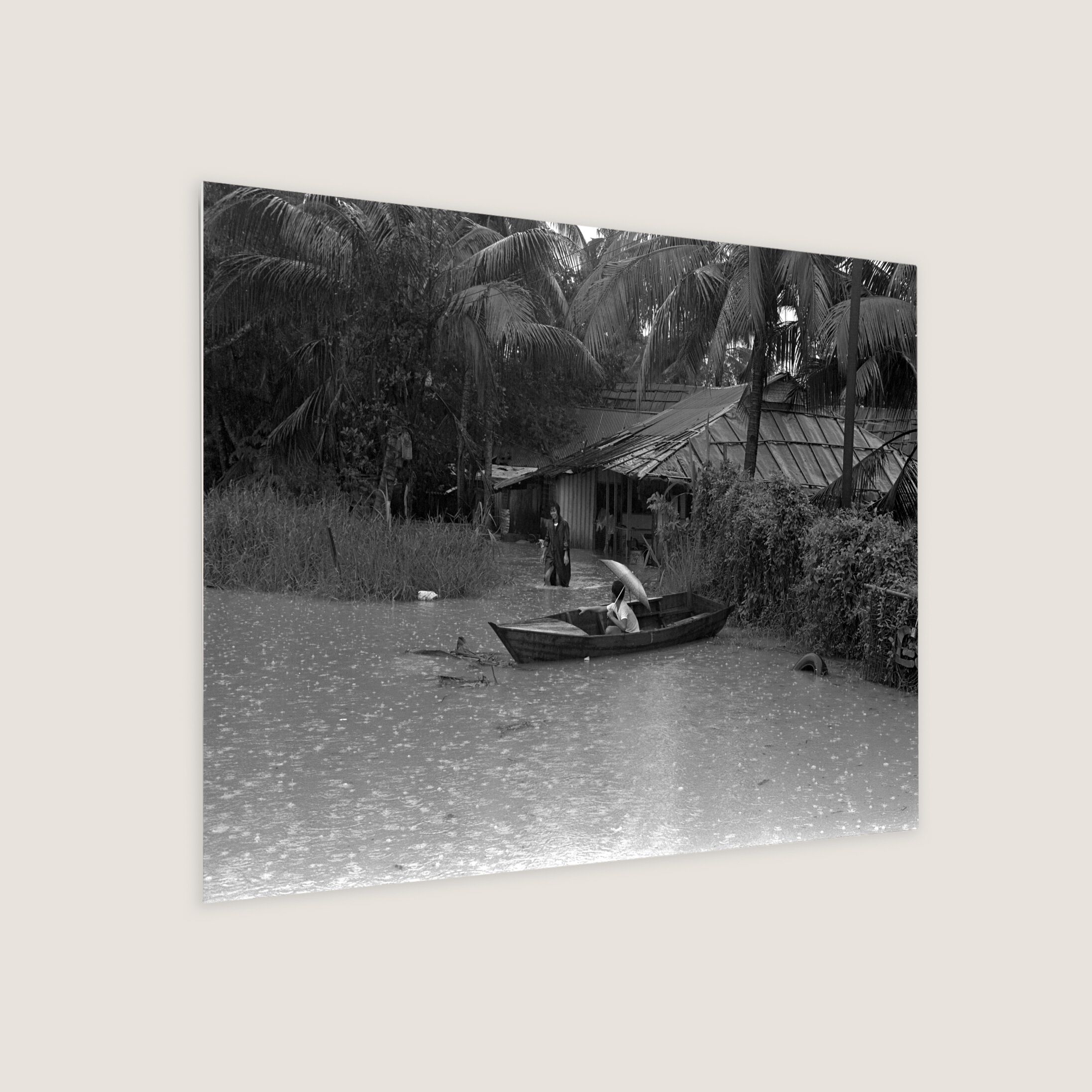 Flood Evacuation by Sampan on Kallang River 1980-My Sg Memories