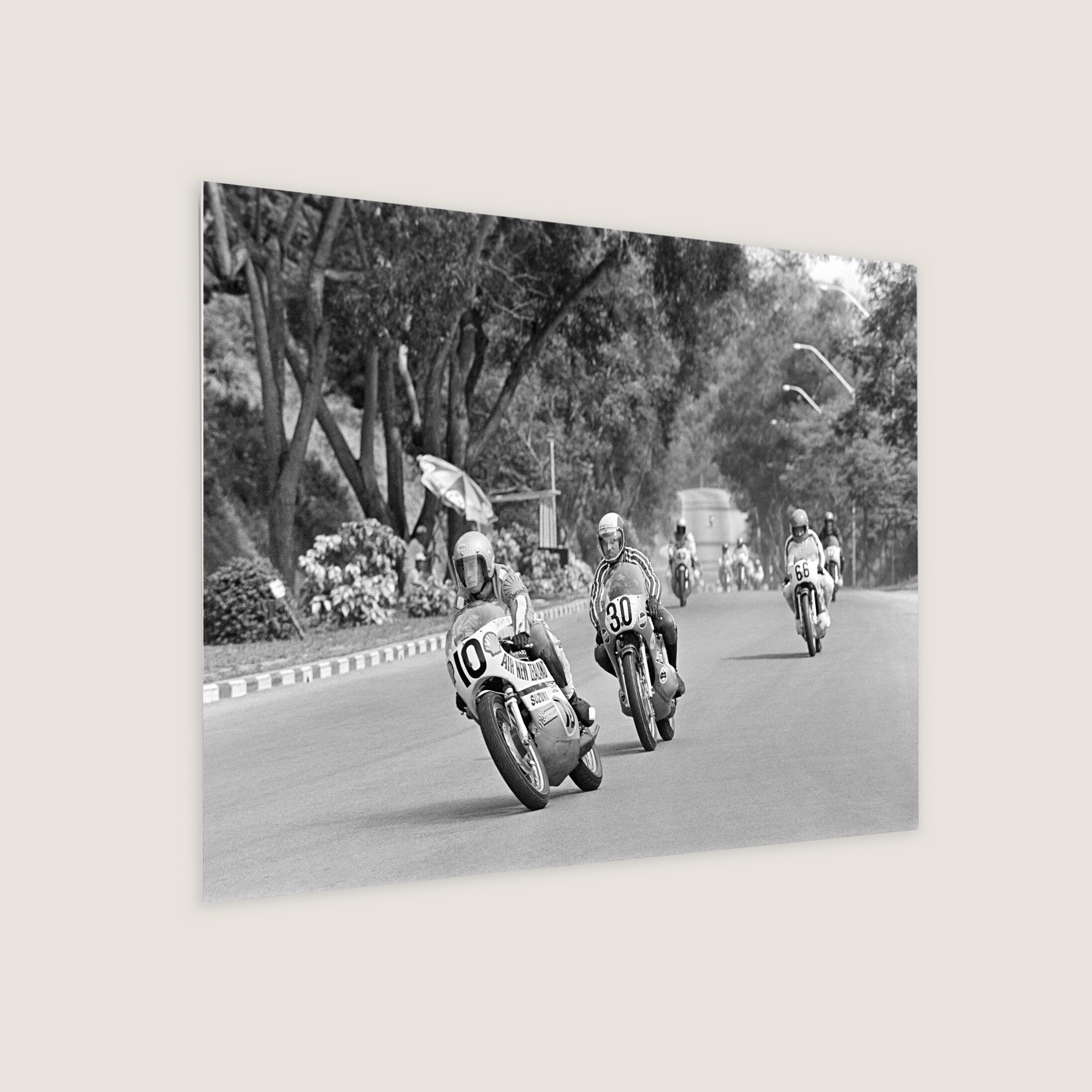 Riders Racing Down the Thomson Mile 1972