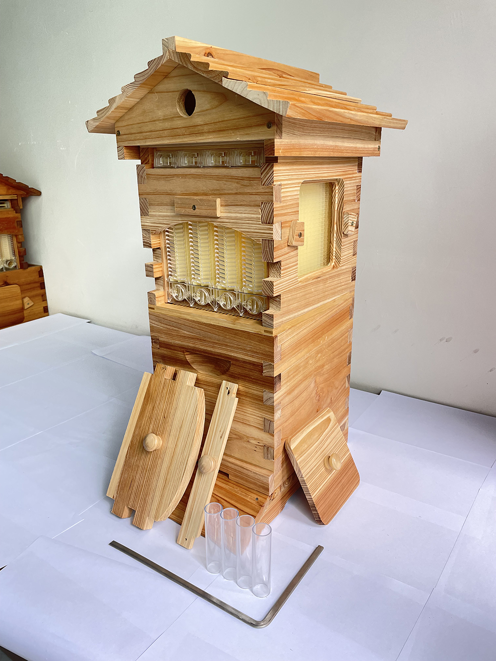Auto Flow Bee Hives Honey Boxes Beehive + 4 x Beekeeping Frames +6 Bee Foundations with frames