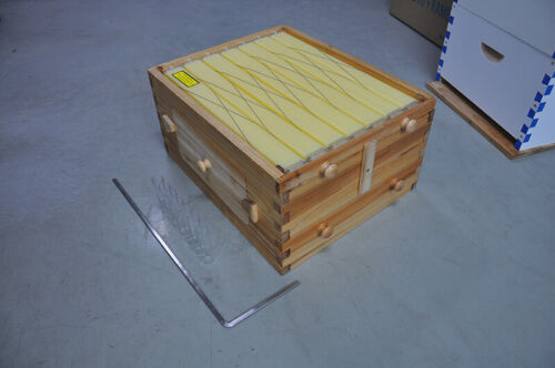 US STOCK Auto Flowing Beehives Spare Parts Beekeeping Super Box + 7 Honey Bee Frames