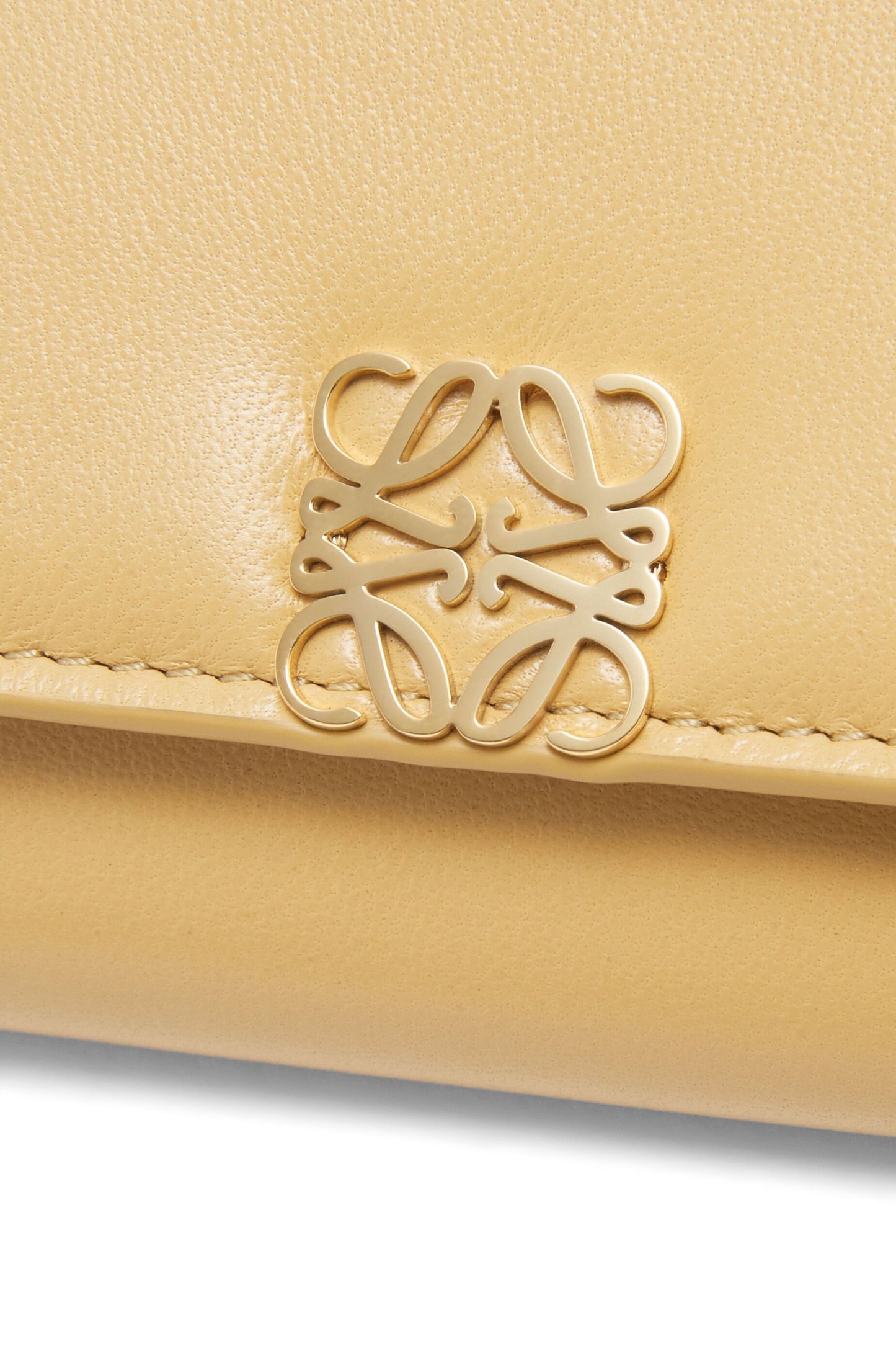 パファー アナグラム バーティカル ウォレット スモール（シャイニーナパカーフ）