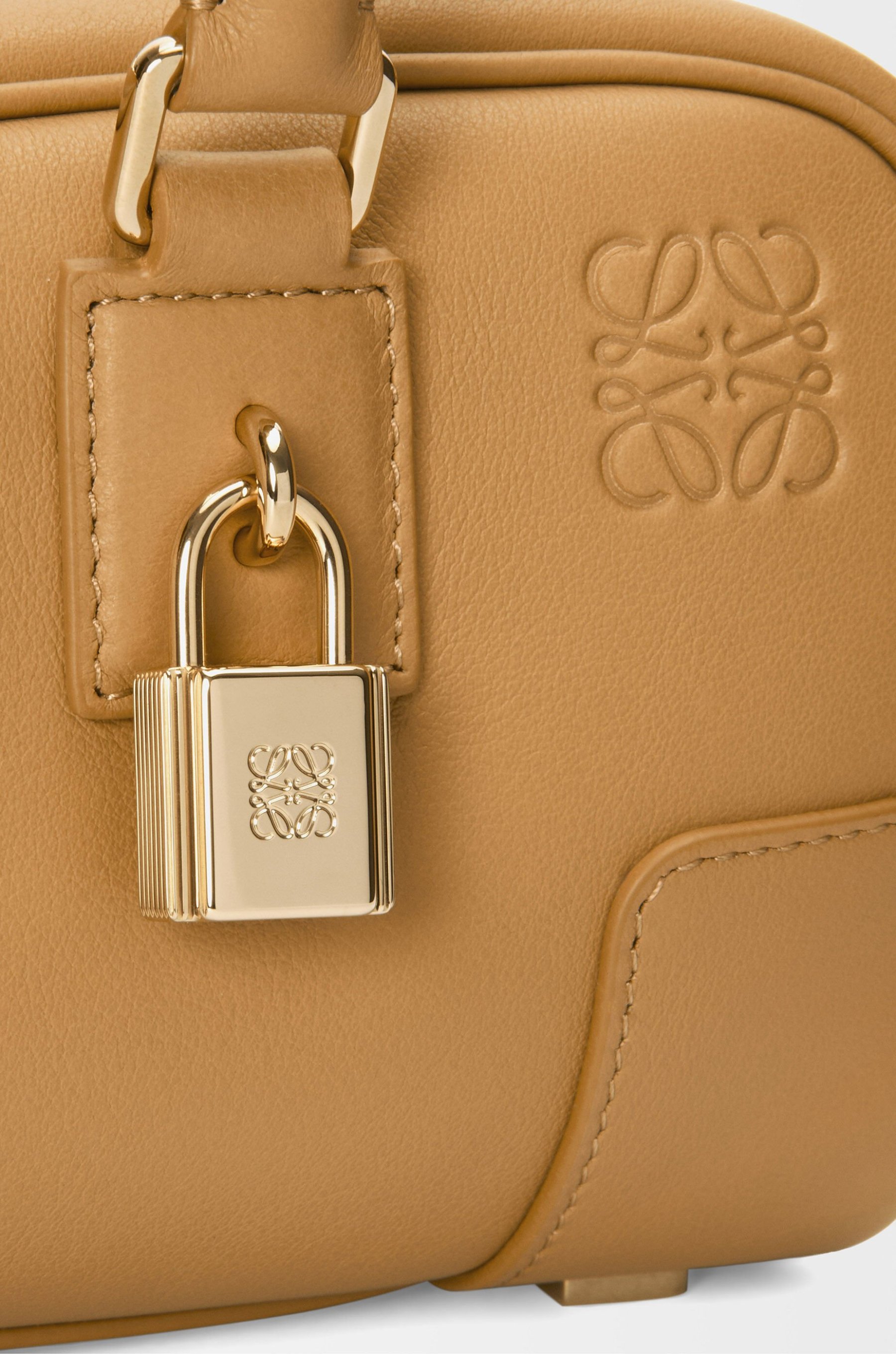 アマソナ23 クロップド バッグ（ナパカーフ）