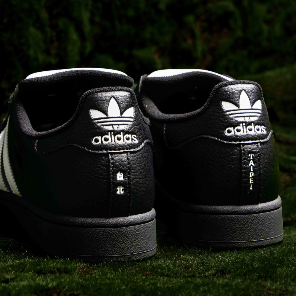 adidas Taiwan Exclusive - Taipei Black Bear SUPERSTAR II