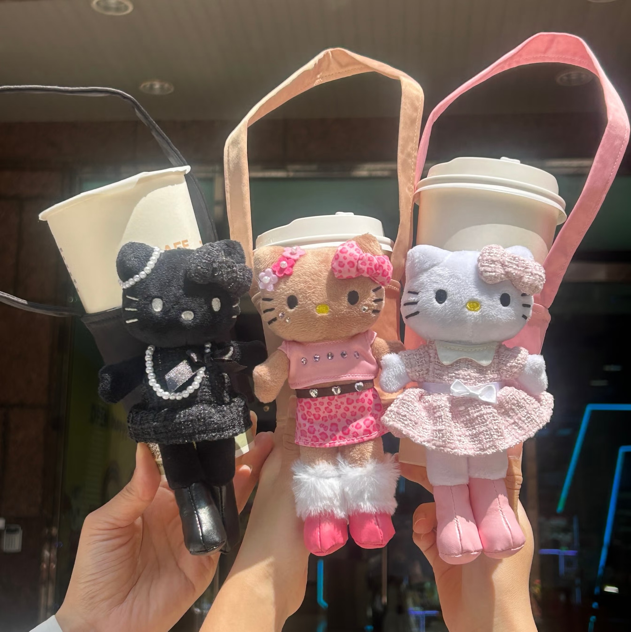Hello Kitty x Long Legs - Plush cup carrier