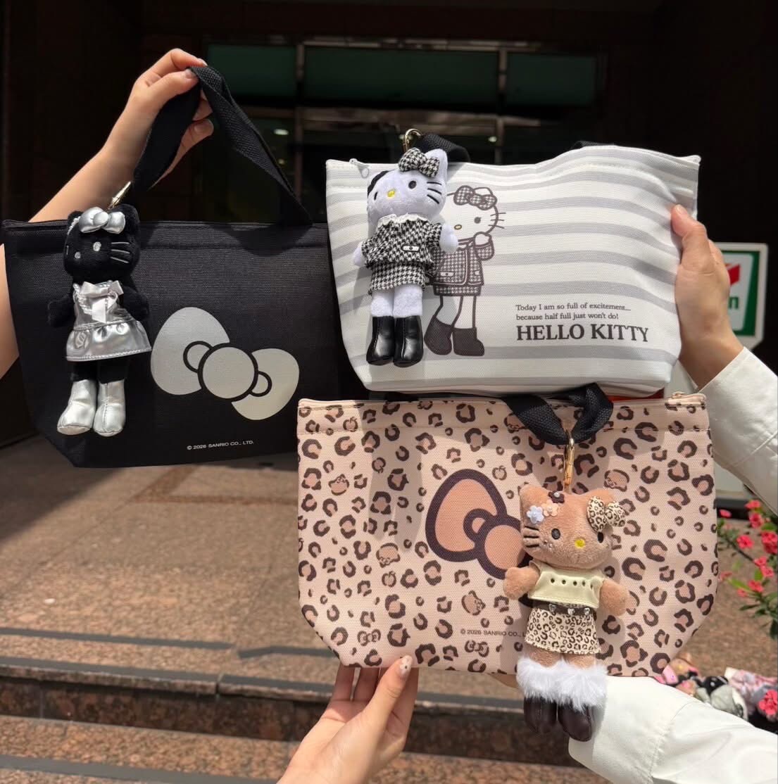 Hello Kitty x Long Legs - Insulated tote with plush charm
