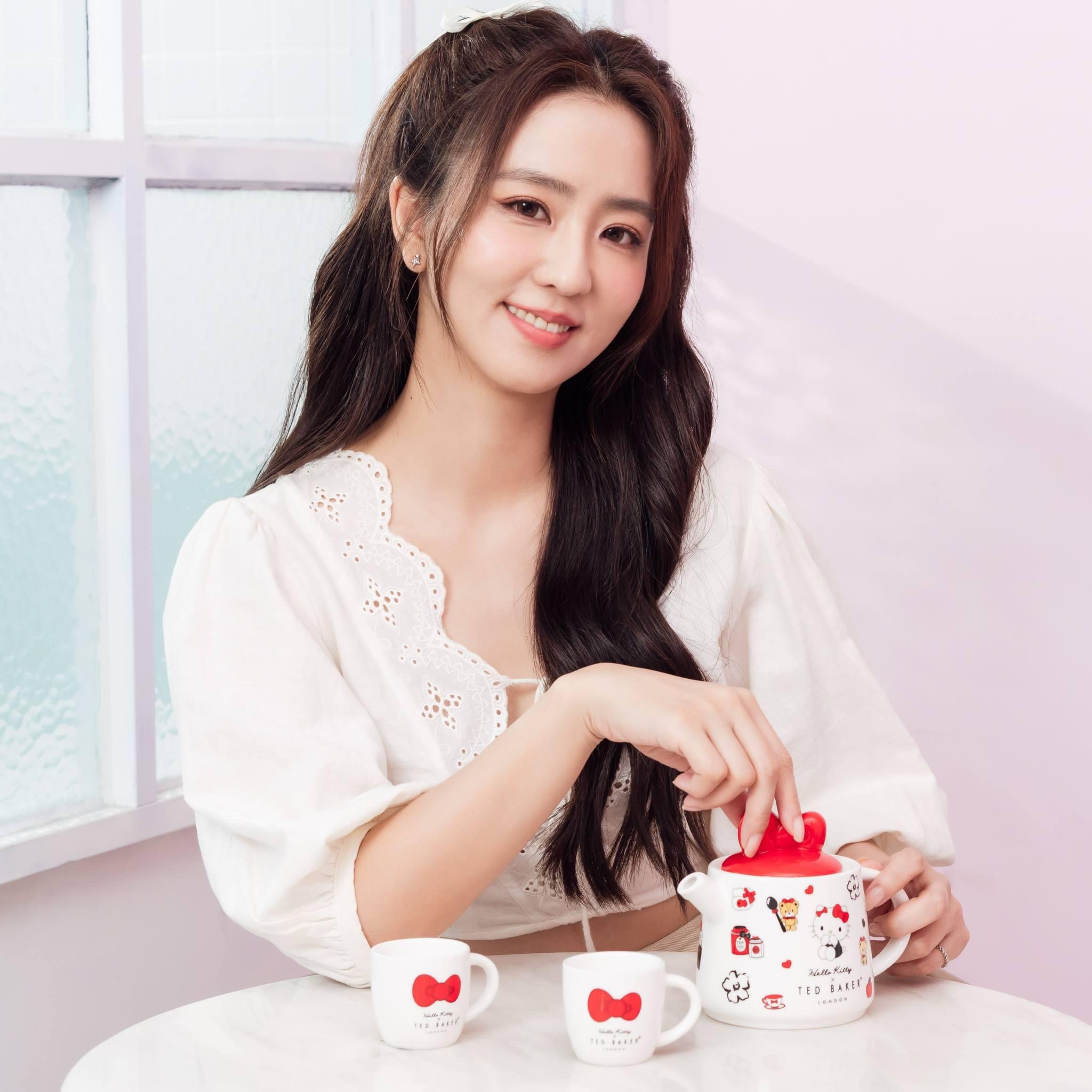 Hello Kitty x Ted Baker - Hello Kitty Ceramic Tea pot & Cups set