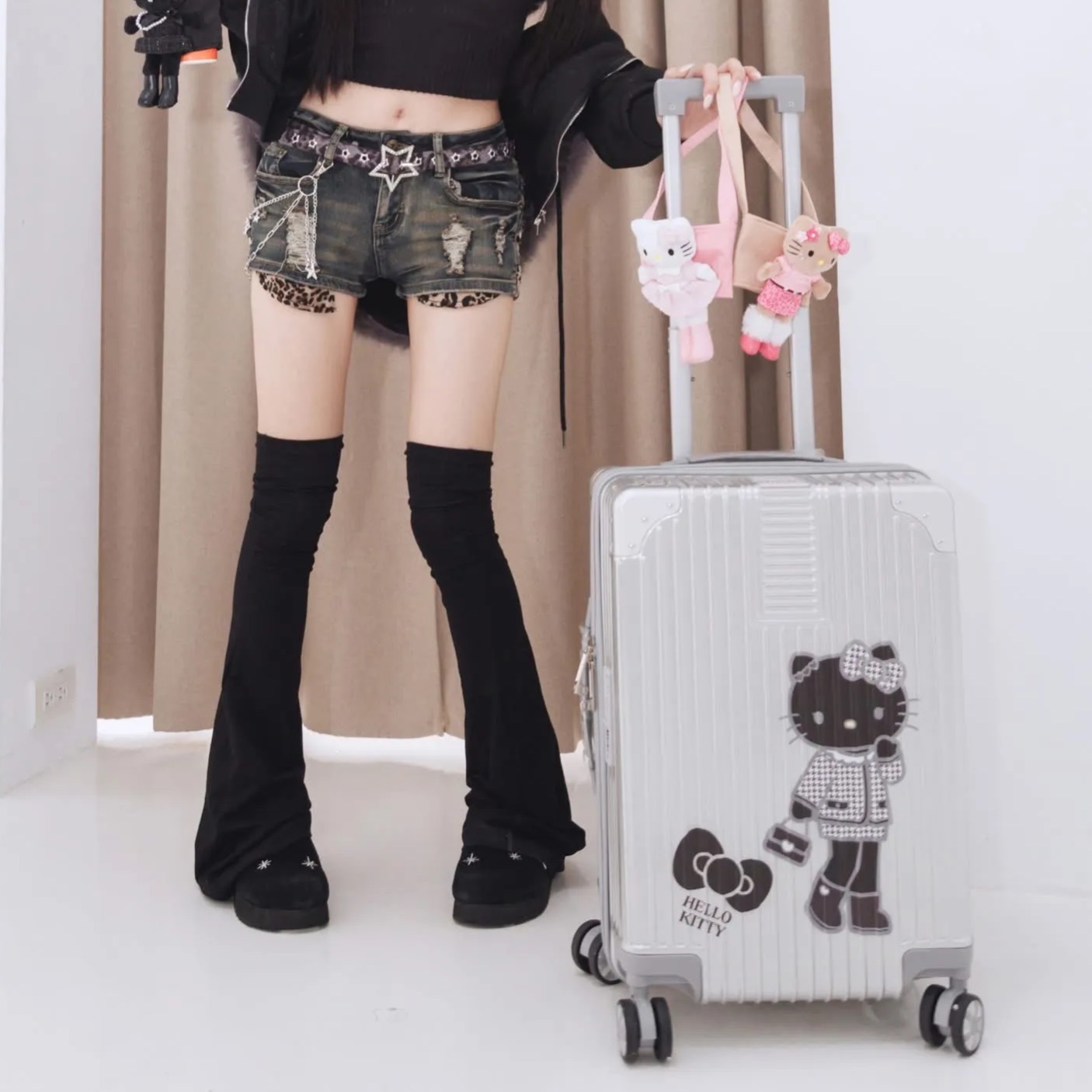 Hello Kitty x Long Legs - Traveler’s Choice 21” Luggage