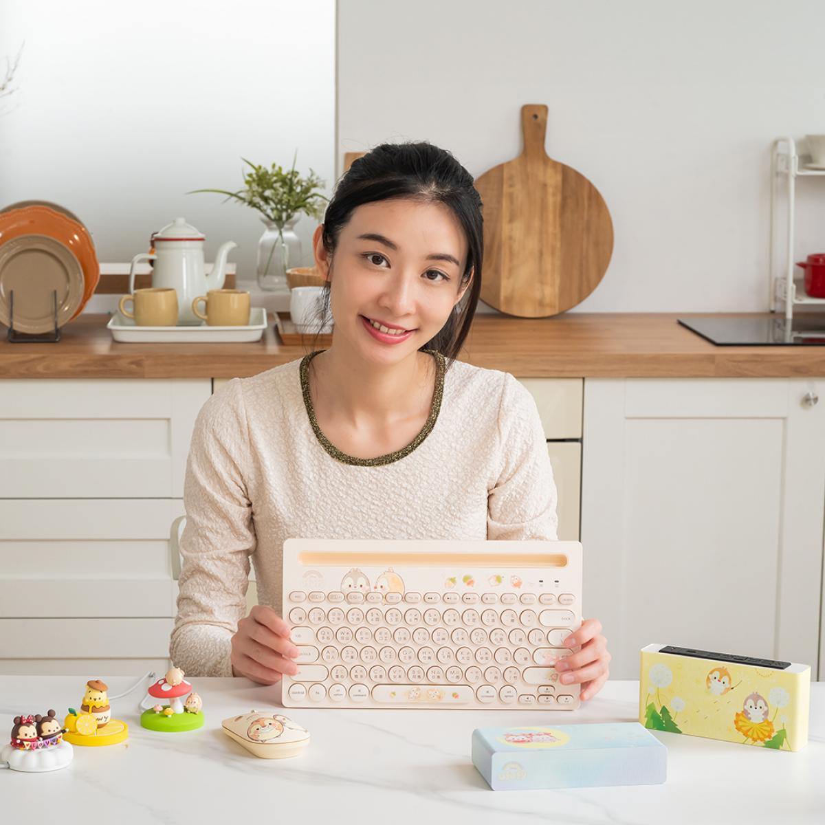 infoThink x Disney UFUFY Digital clock with wireless charging