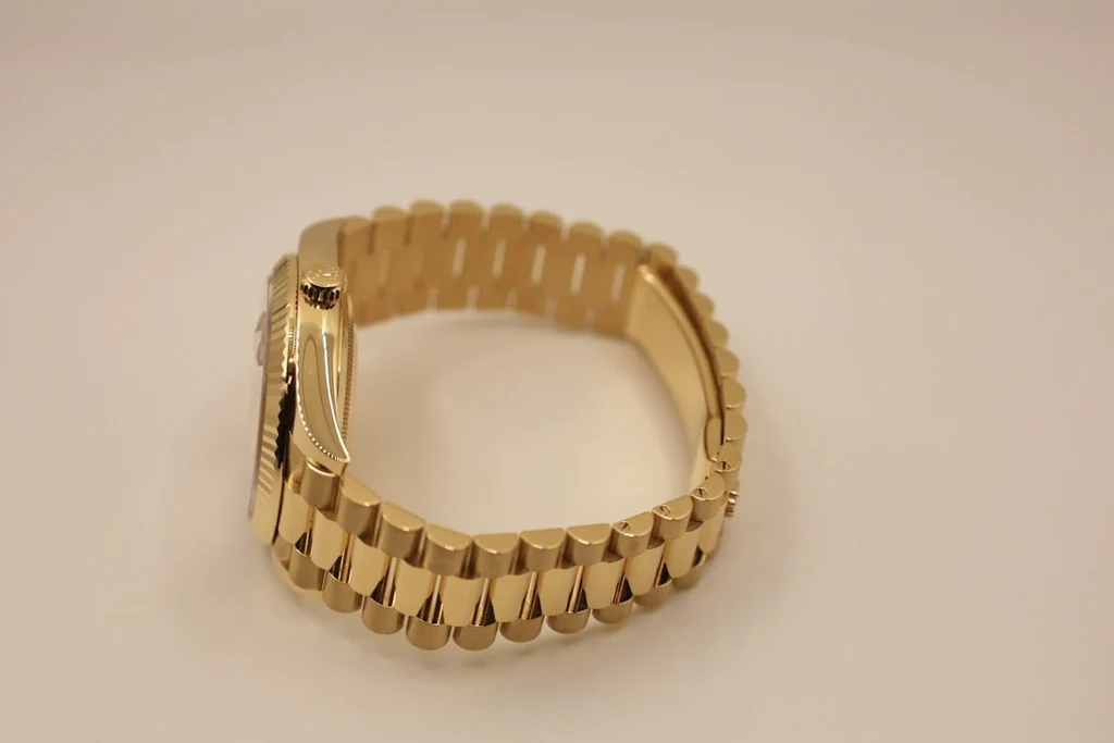 Rolex Day-Date 40 Presidential Champagne dial, Fluted Bezel, President bracelet, Yellow gold Watch