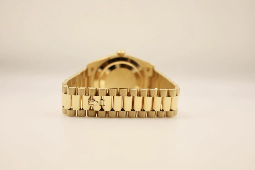Rolex Day-Date 40 Presidential Champagne dial, Fluted Bezel, President bracelet, Yellow gold Watch