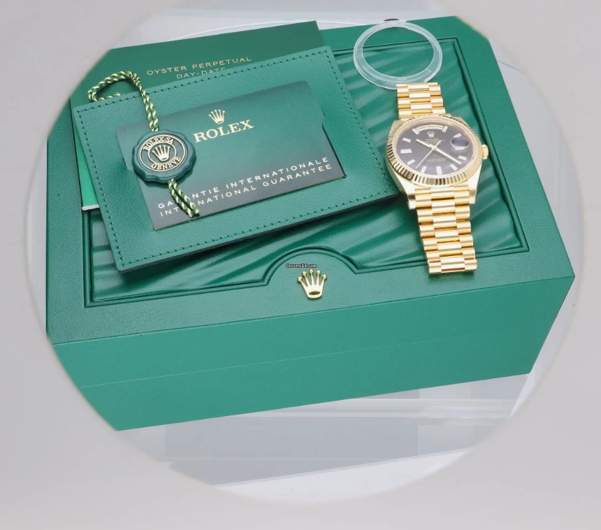 Rolex Day-Date 40 Presidential dial, Fluted Bezel, President bracelet, 2022 model Yellow gold Watch 228238-0004