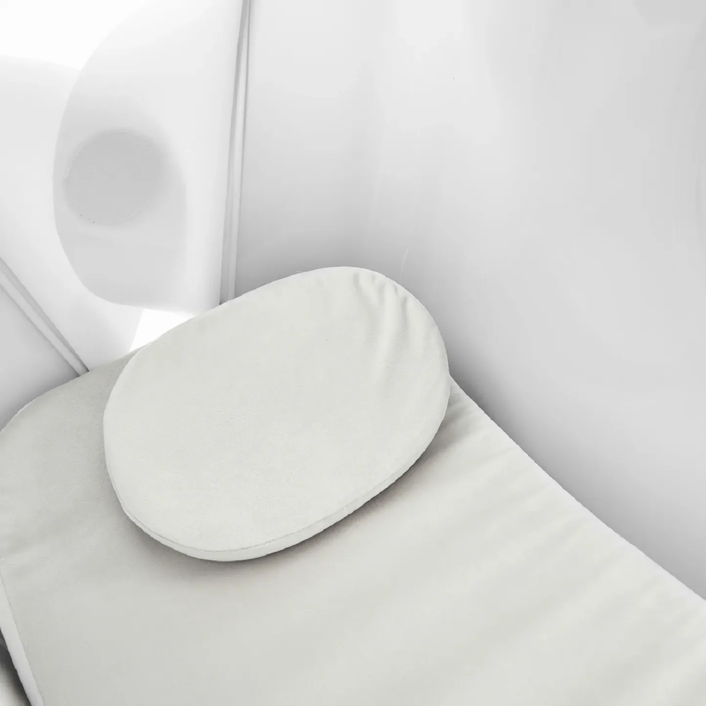 Smart Pet Traveler with LED Lights and Ventilation System