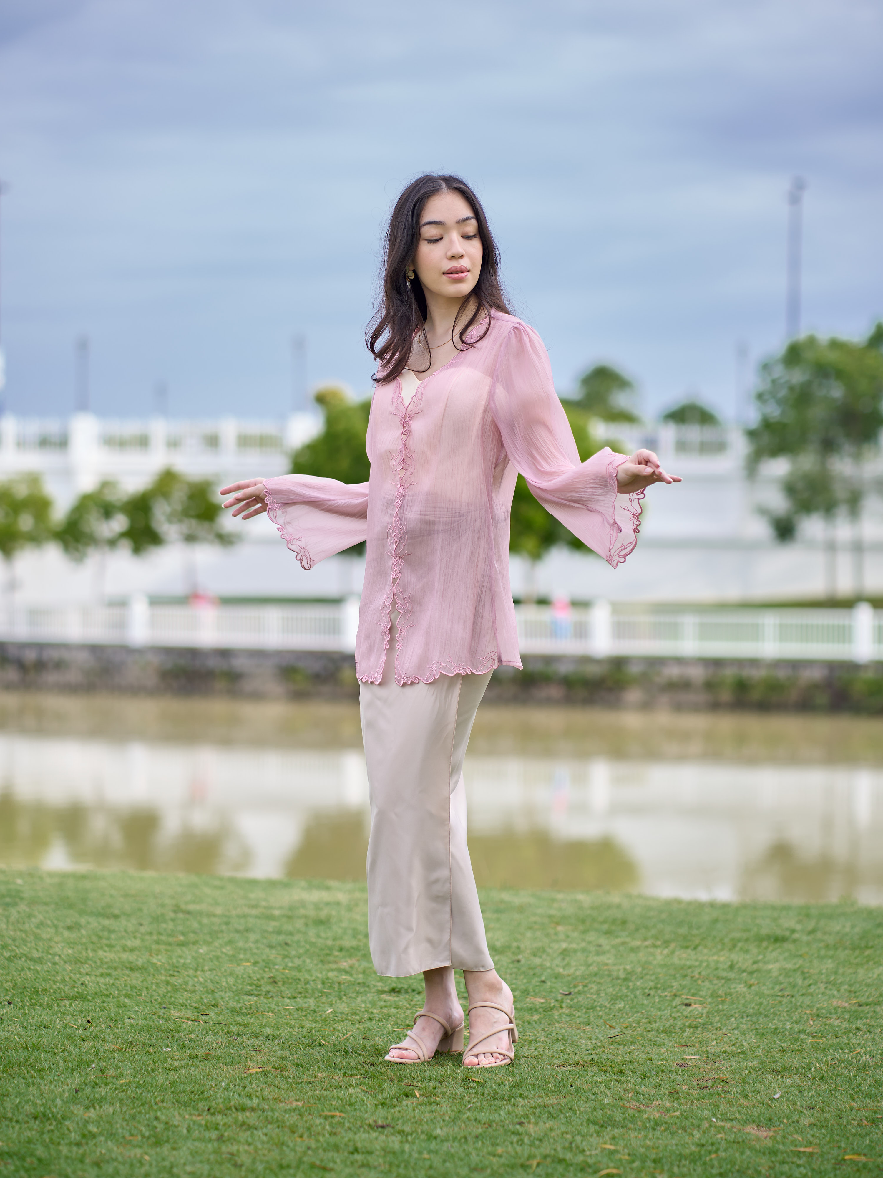 Sofira Kebaya in Rose Blush