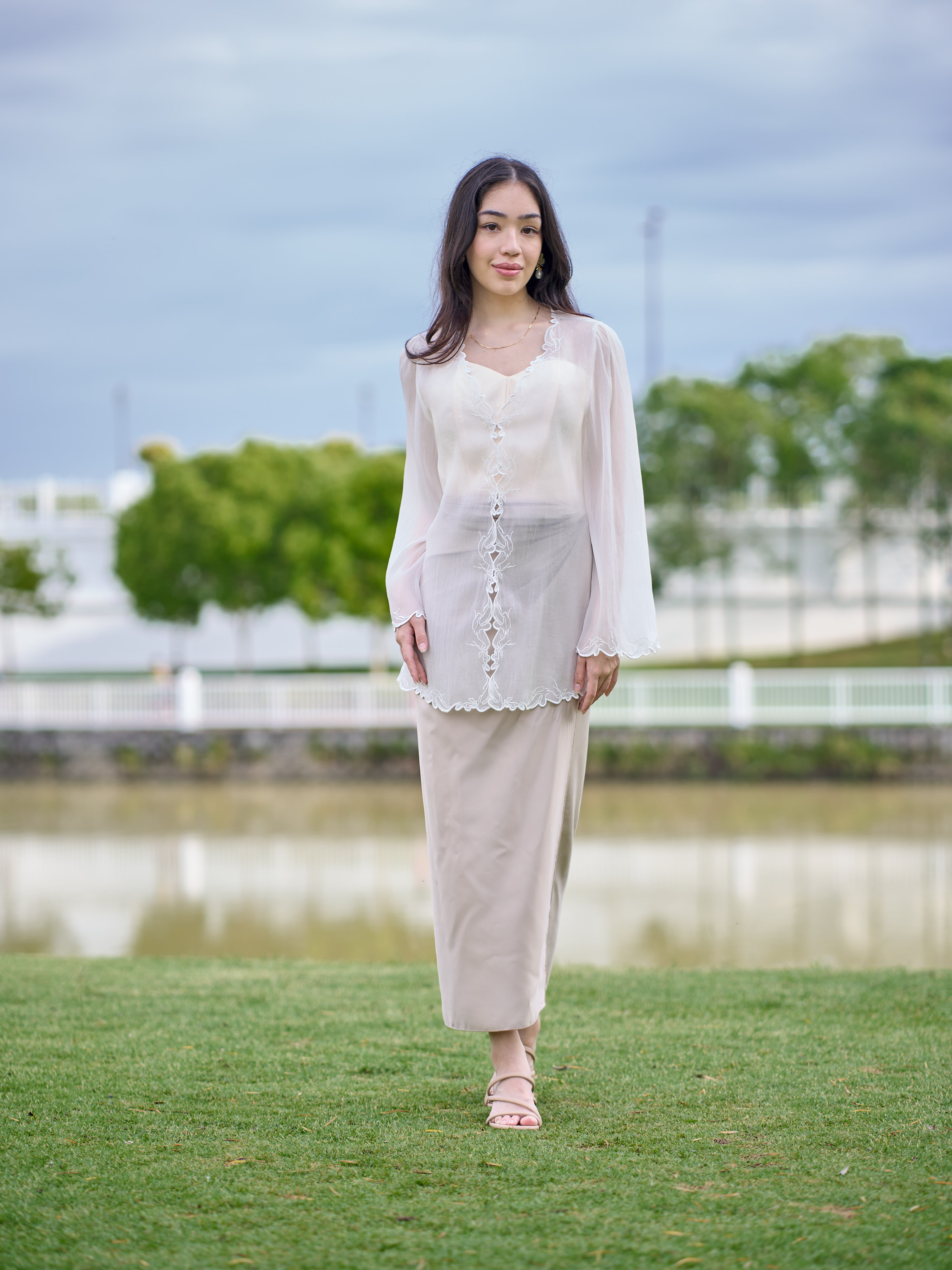 Sofira Kebaya in Moonlit Glow