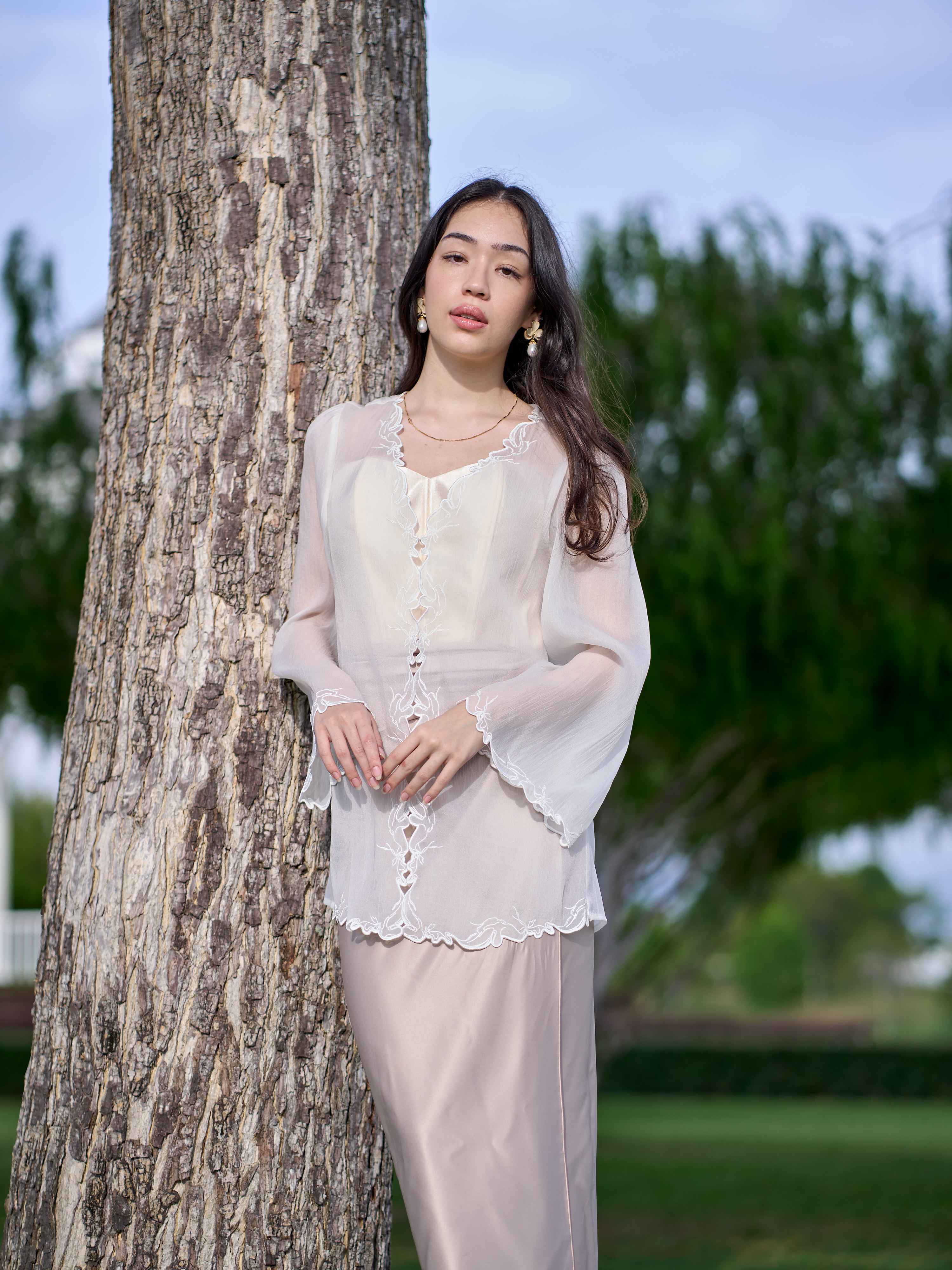 Sofira Kebaya in Moonlit Glow