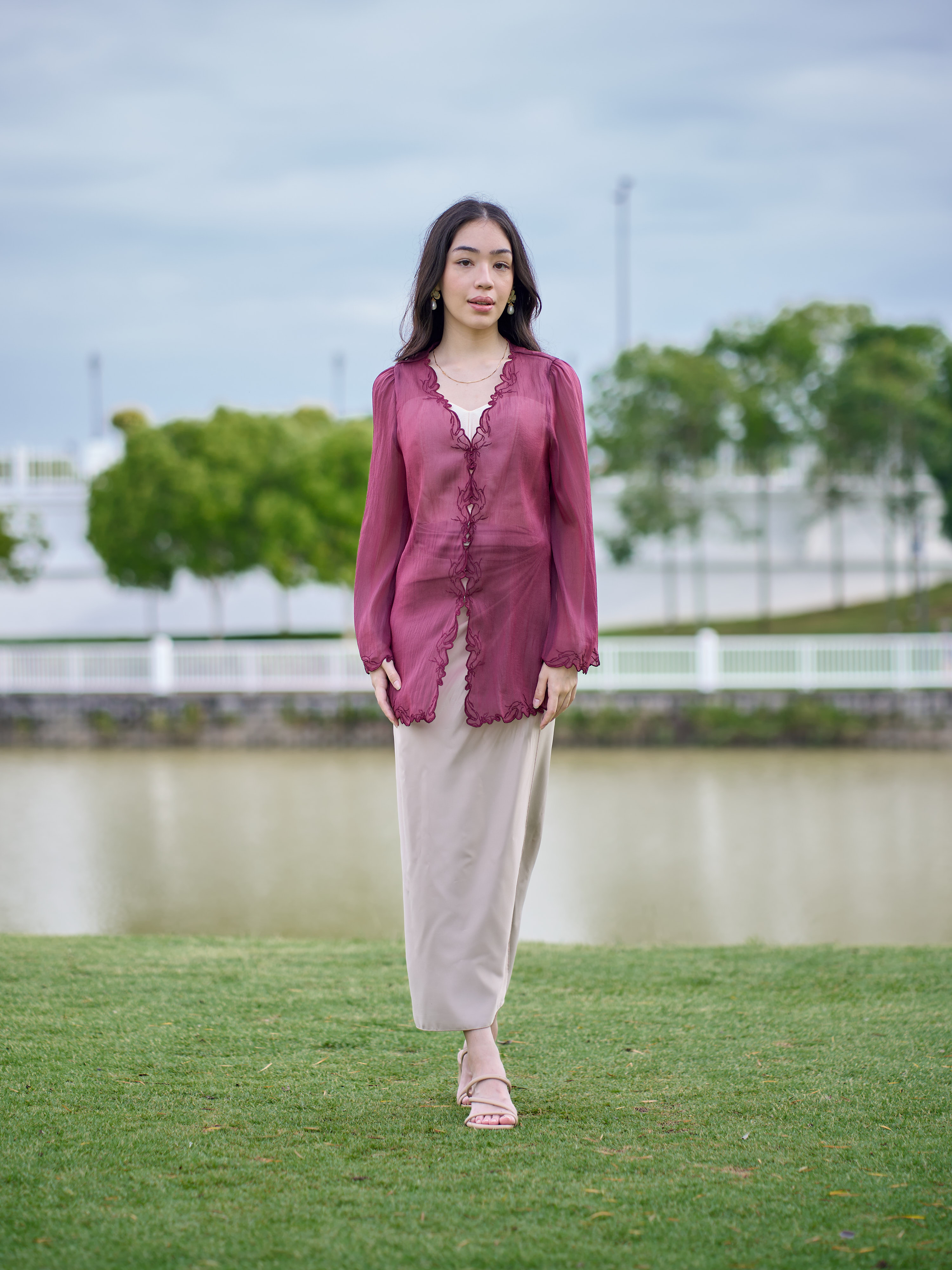 Sofira Kebaya in Mulberry Veil