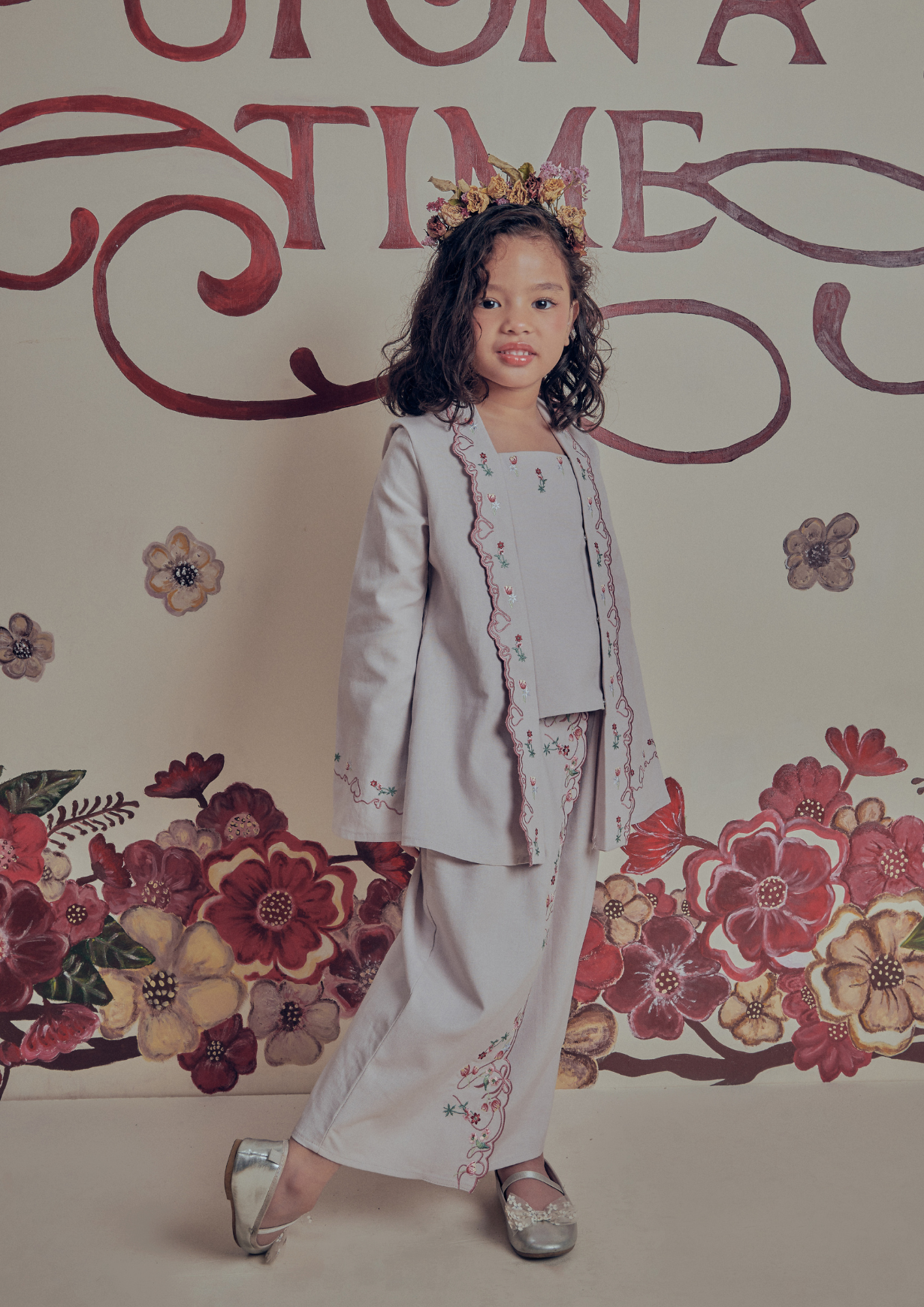 Little Charm Kebaya in Alice