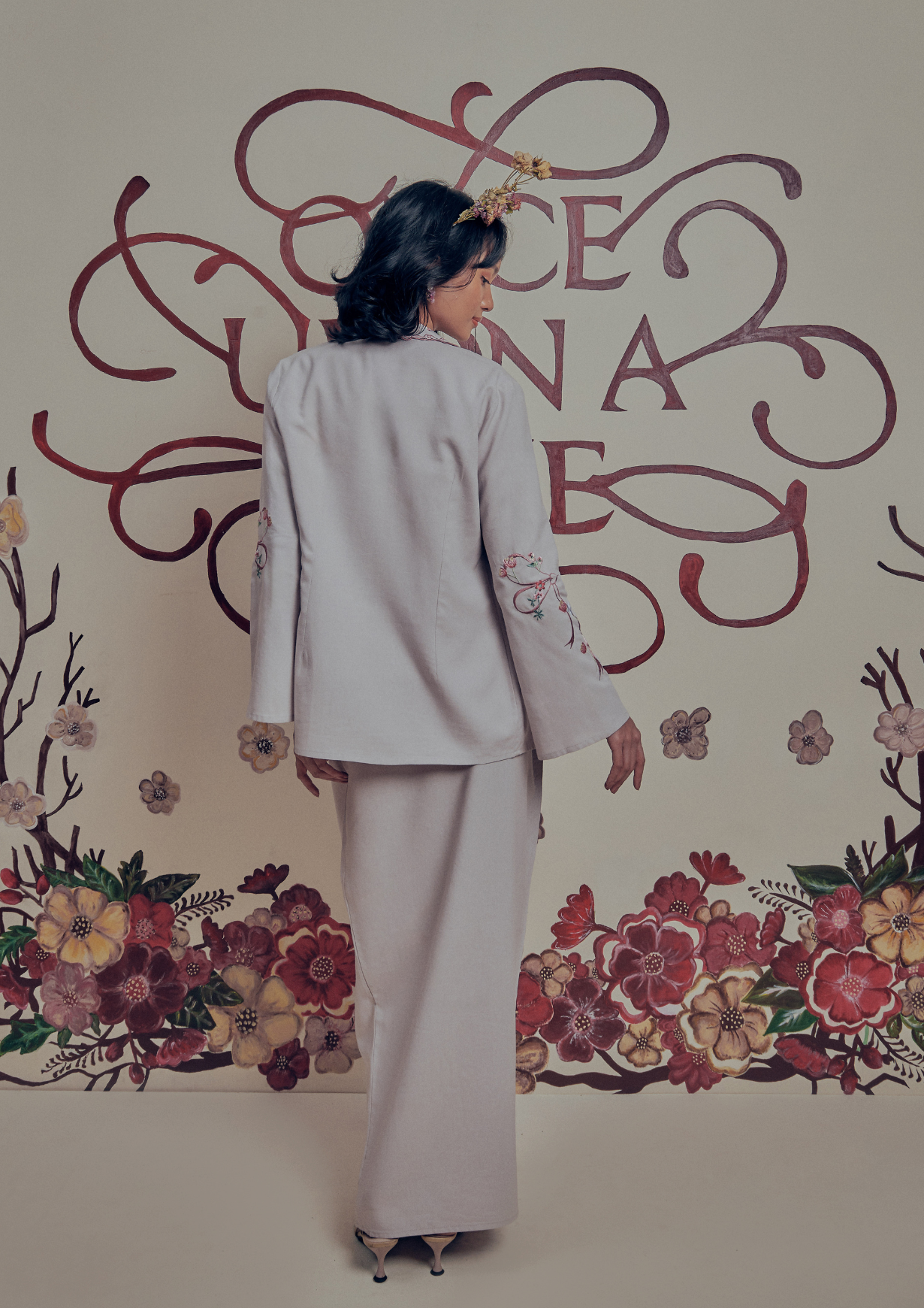 Charm Kebaya in Alice