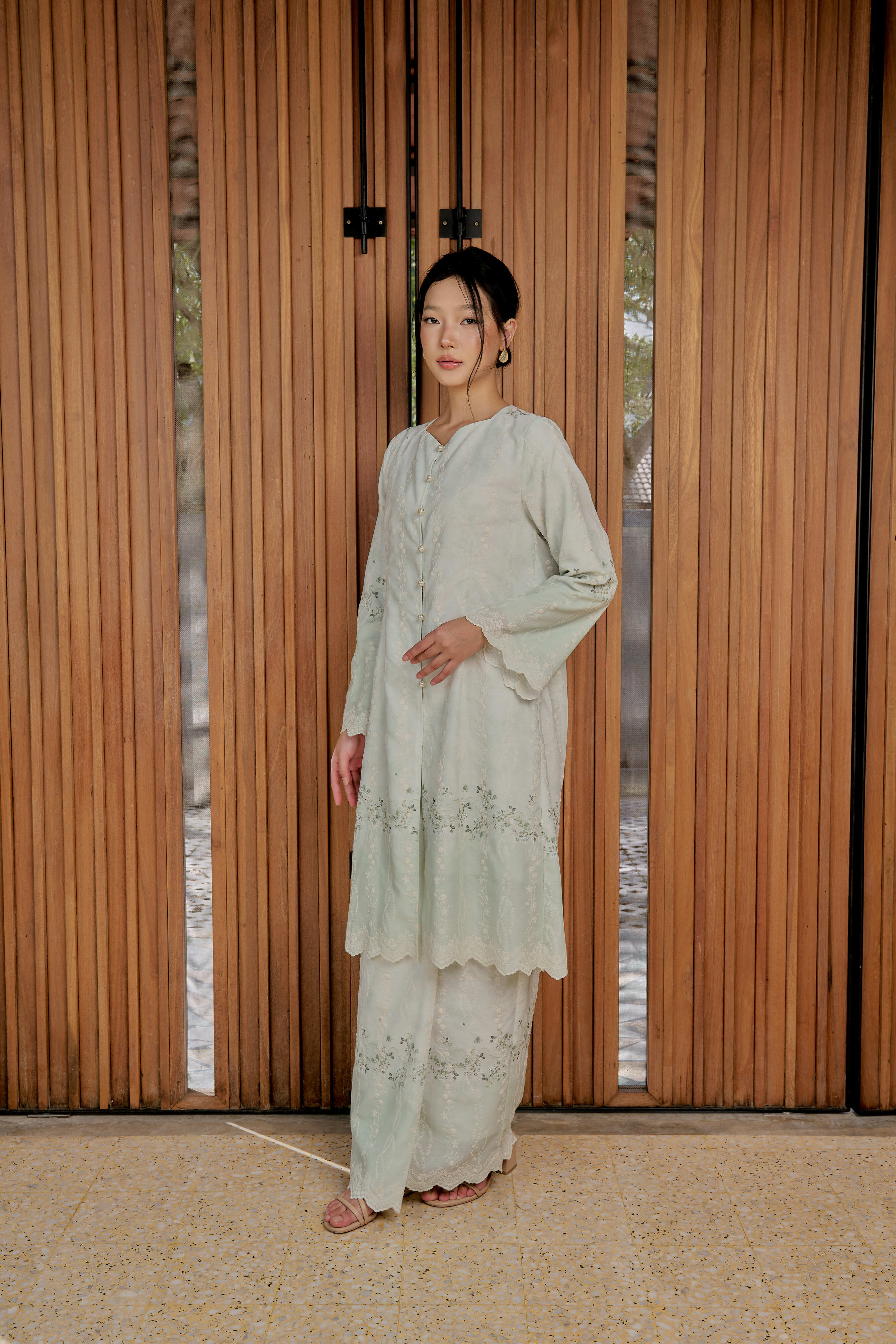 Minted Moss Kebarung