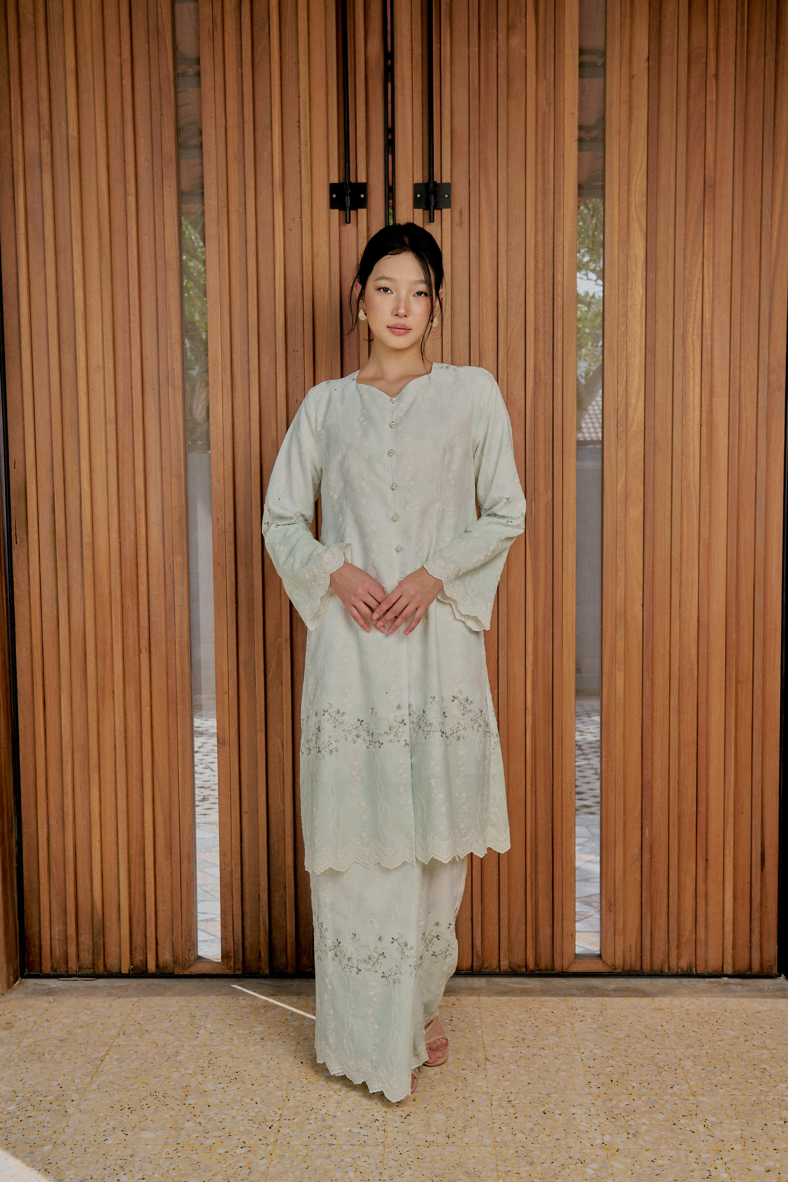 Minted Moss Kebarung