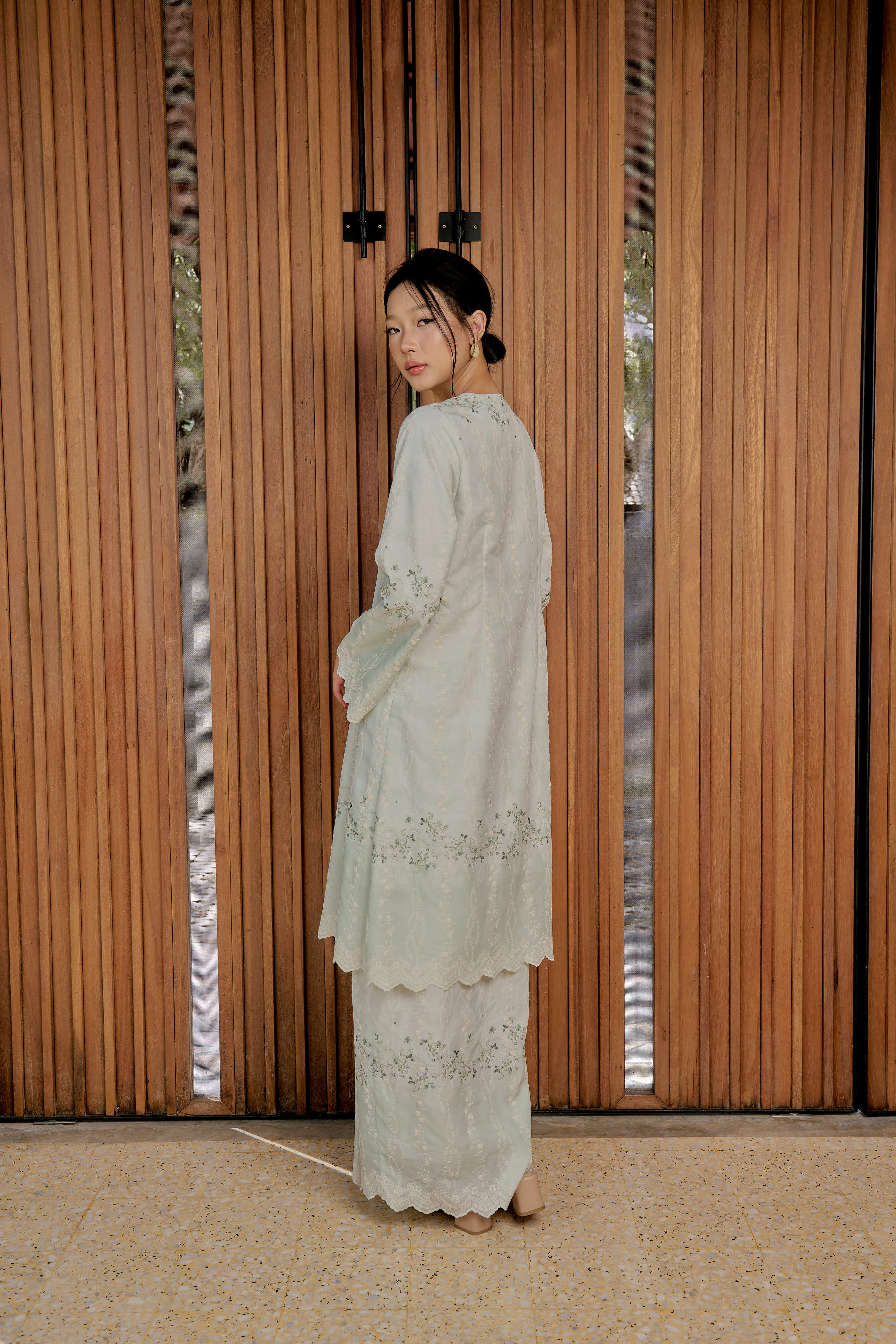 Minted Moss Kebarung