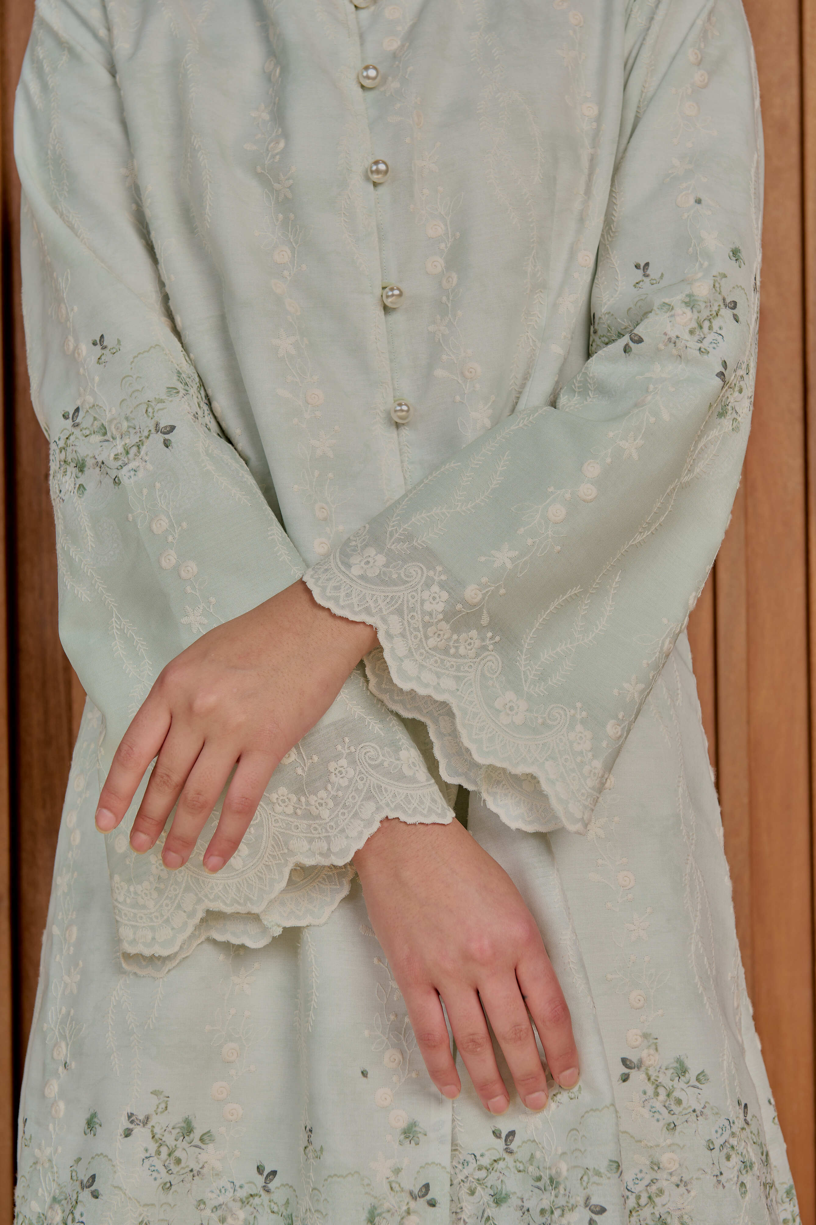 Minted Moss Kebarung