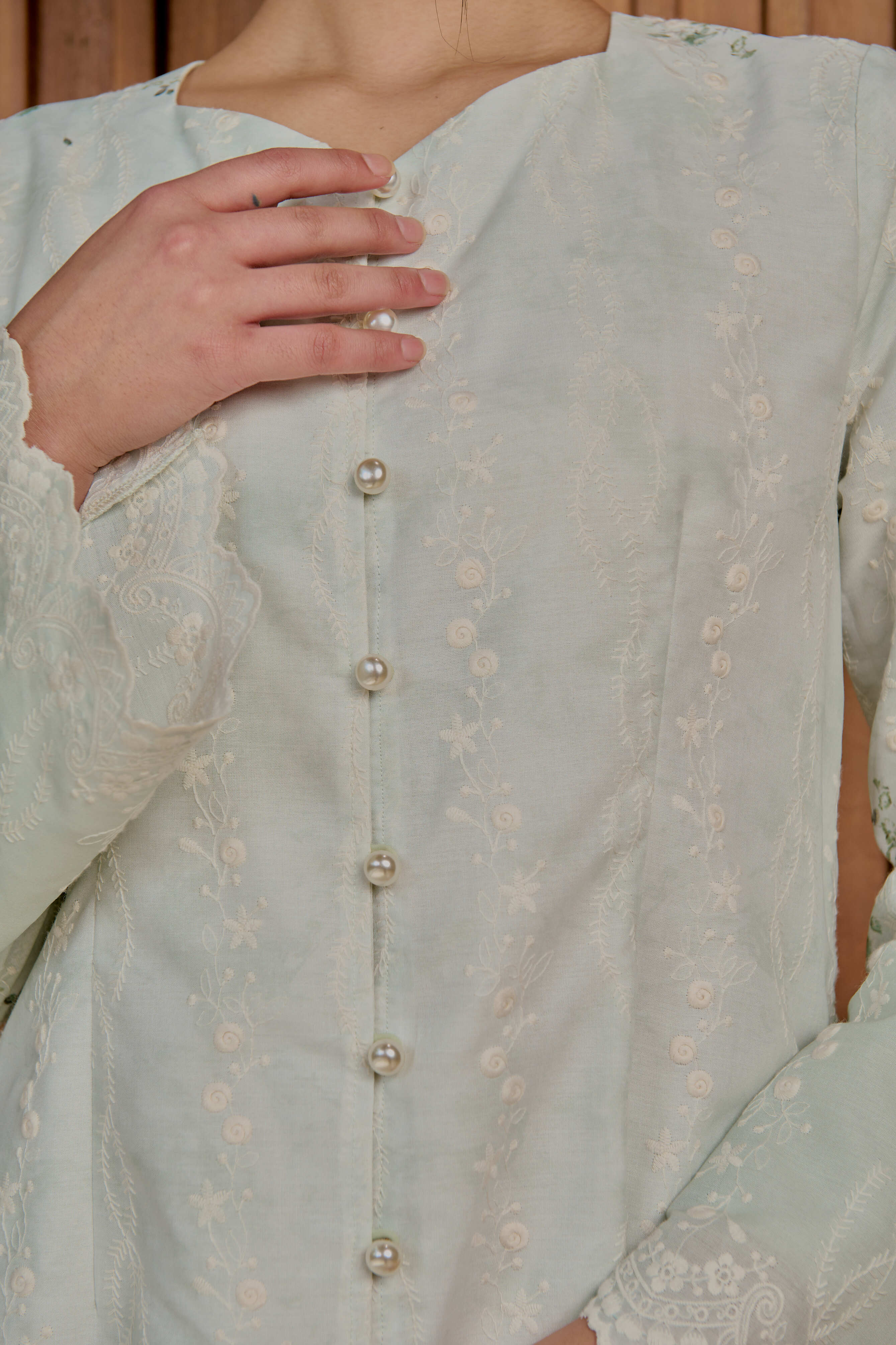 Minted Moss Kebarung