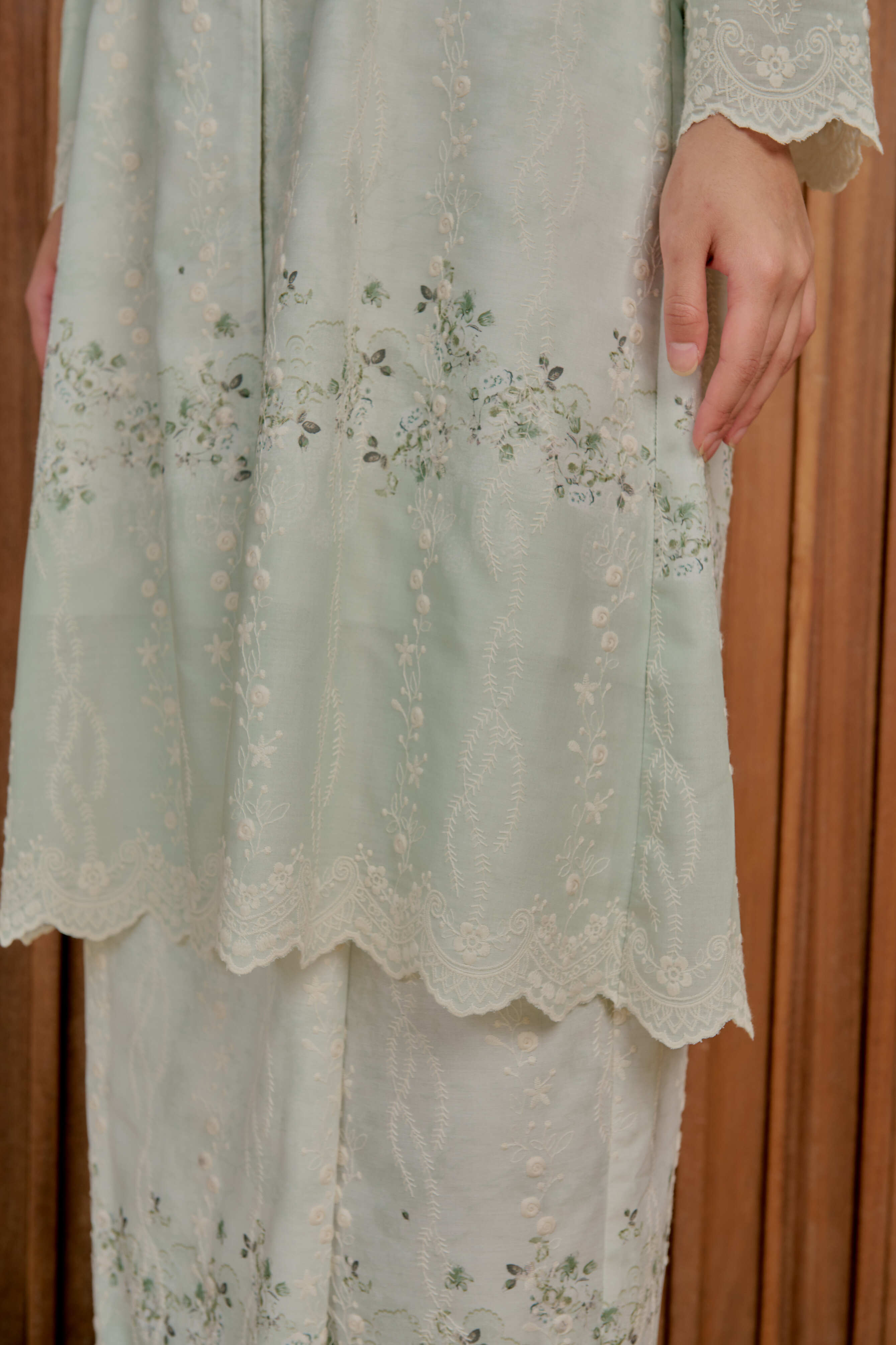 Minted Moss Kebarung