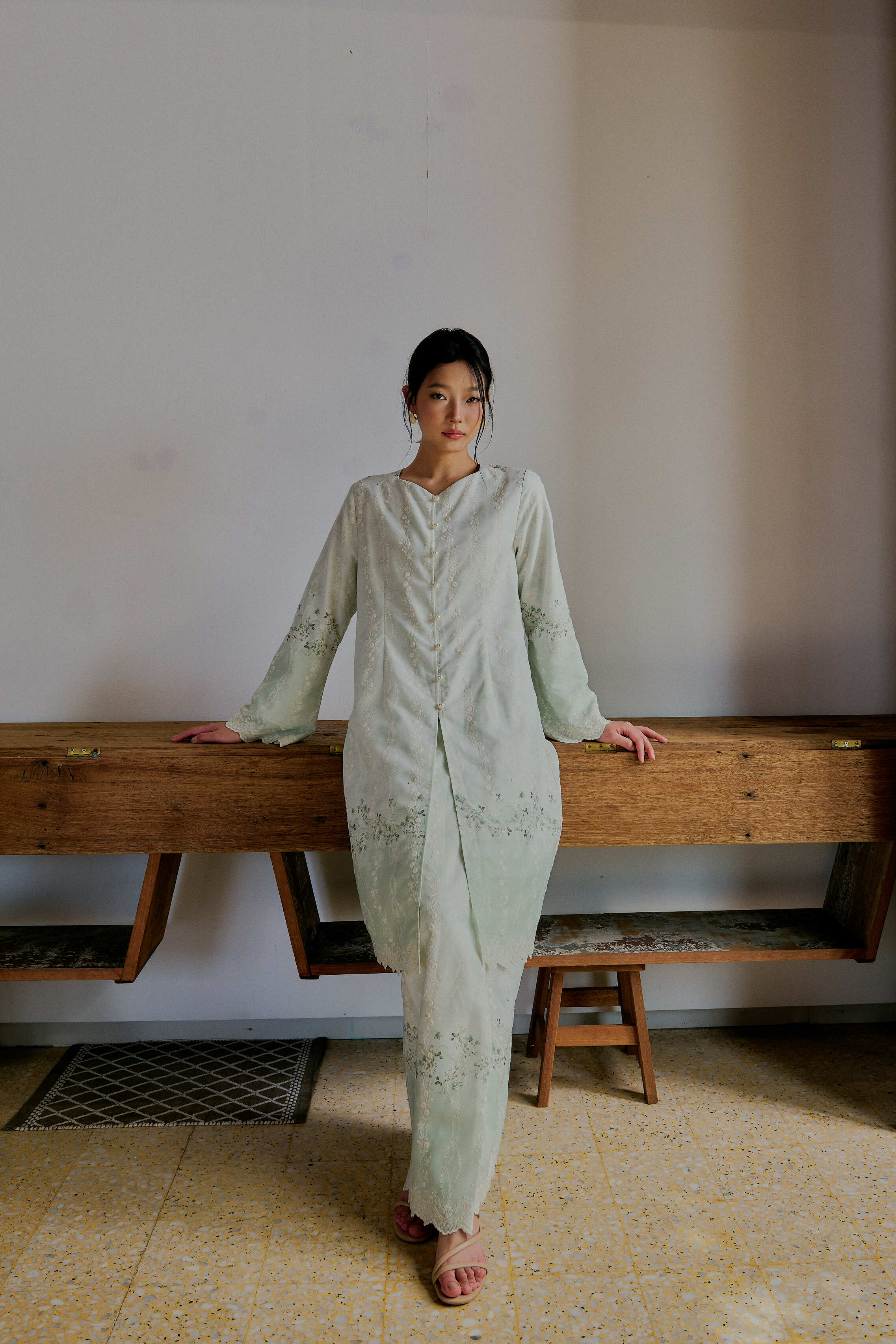 Minted Moss Kebarung