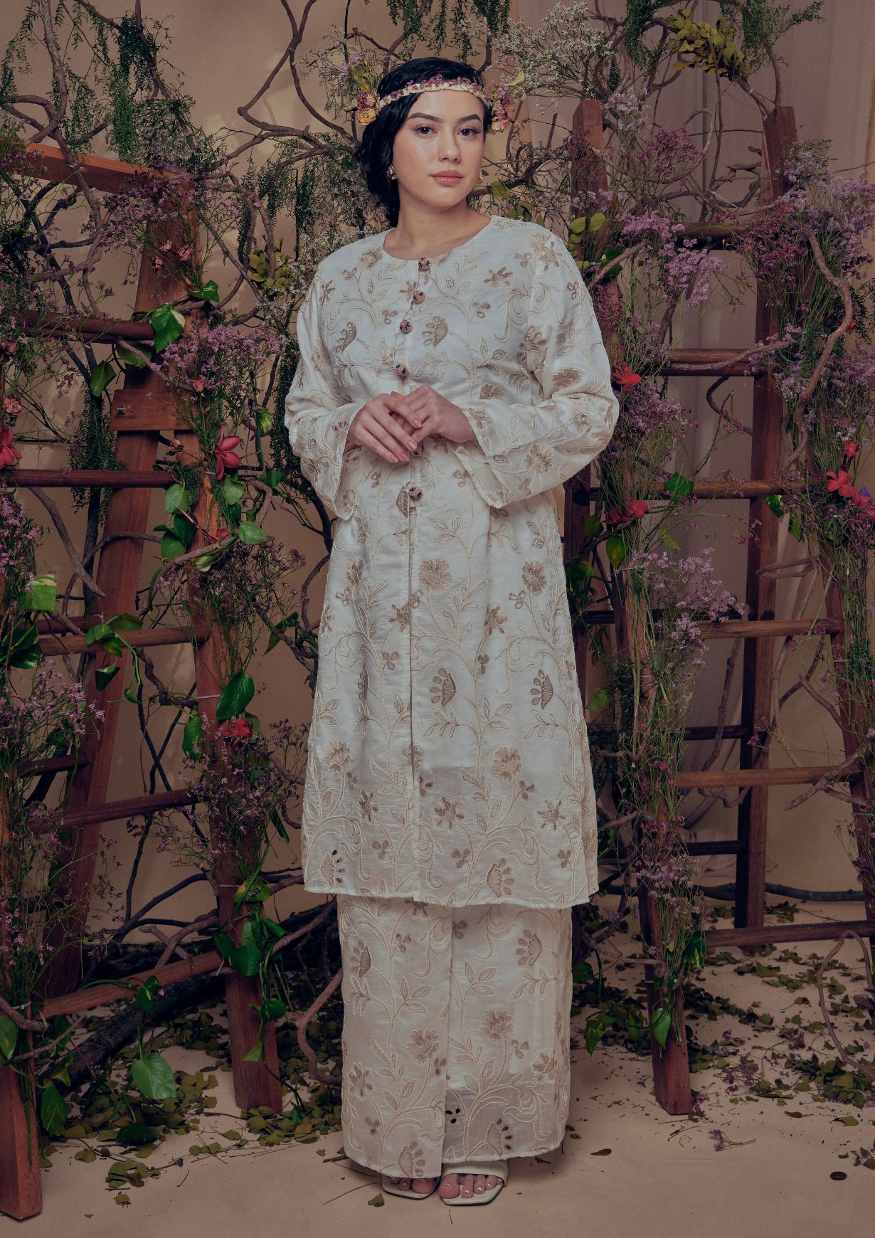 Luna Kebarung in Lush