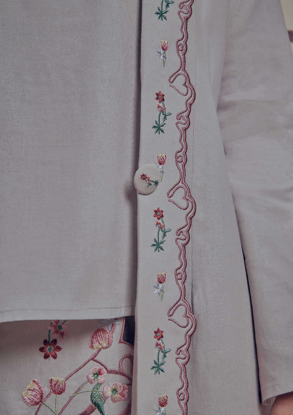 Charm Kebaya in Alice