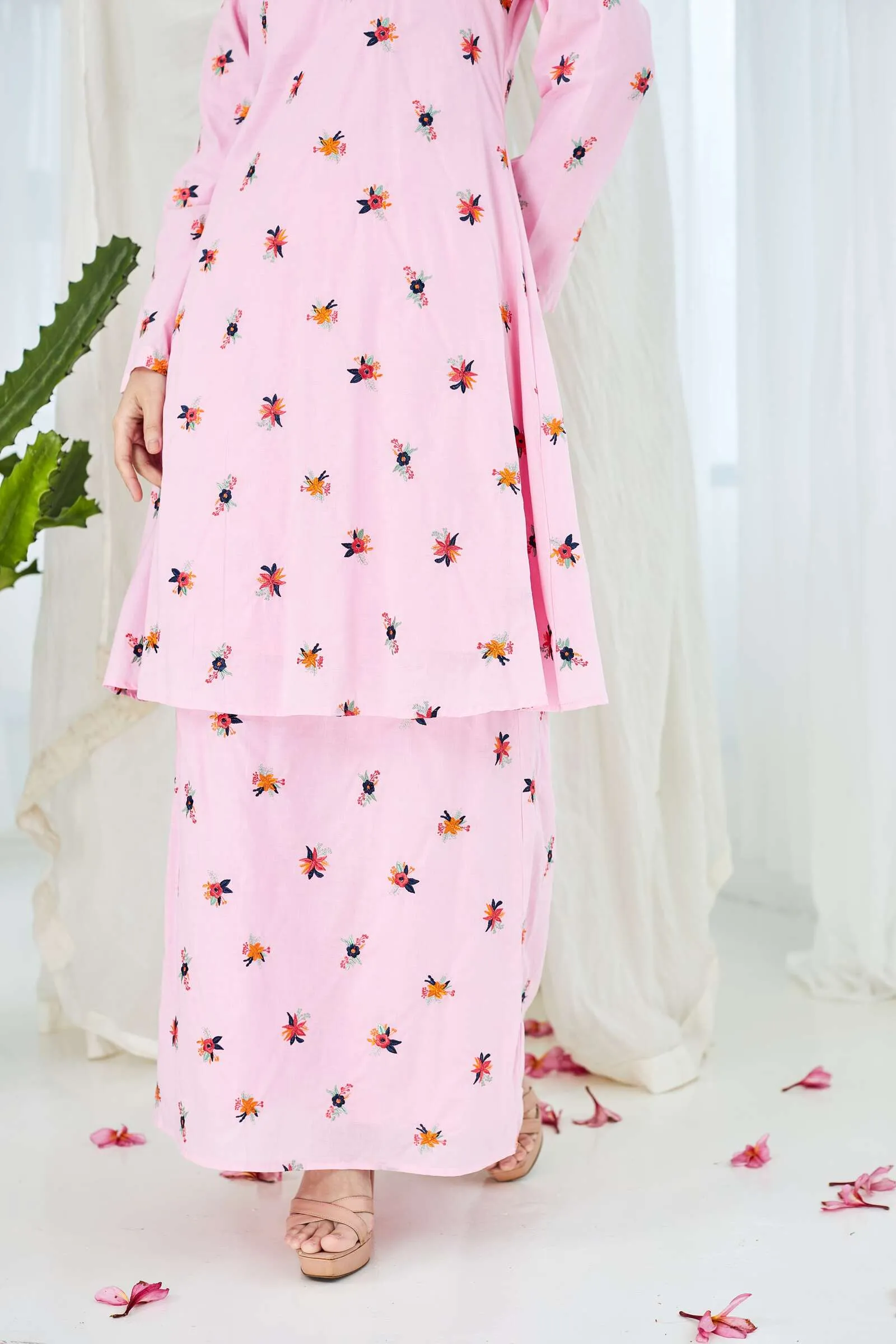 Juwita Kurung Pahang In Pink
