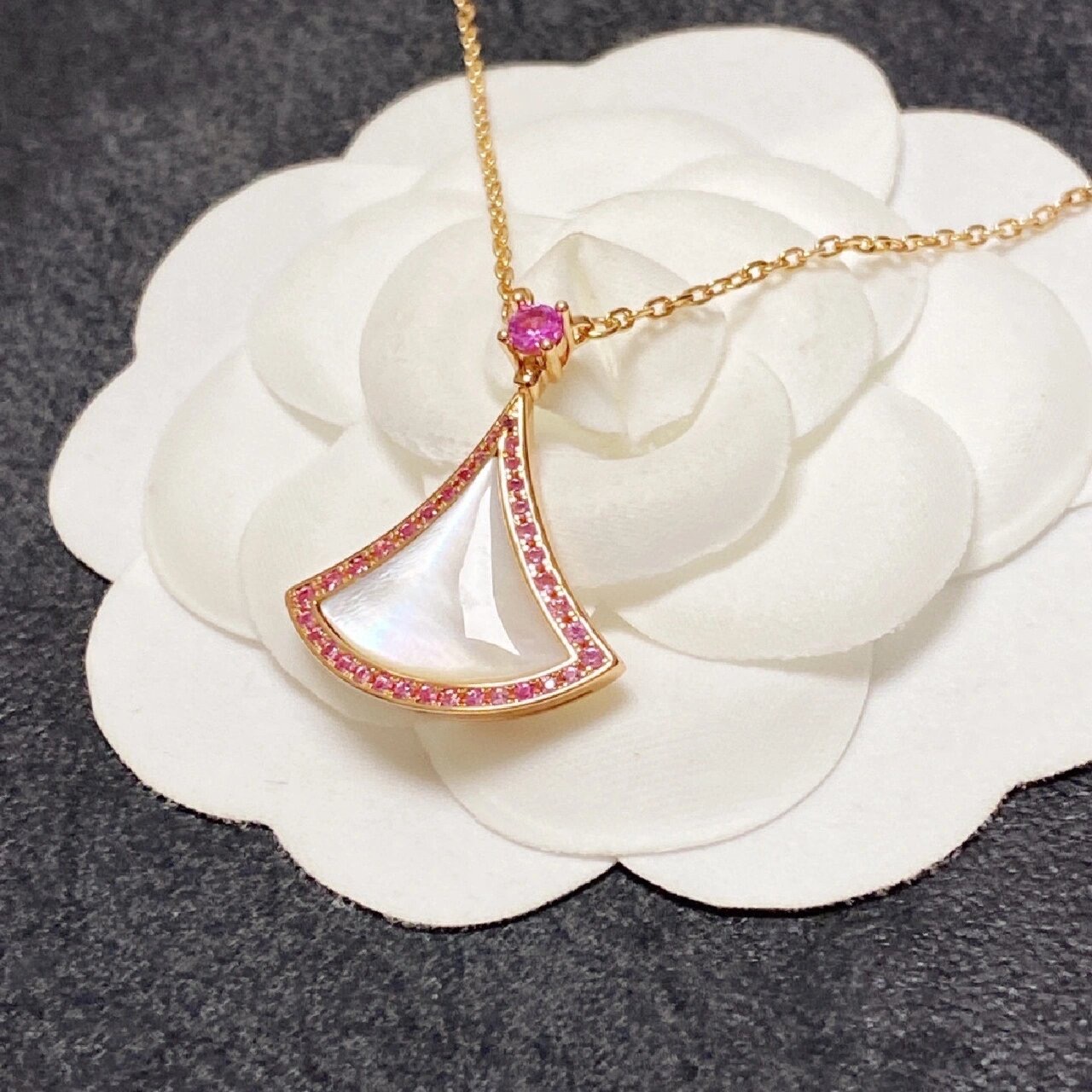 Diva's Necklace With Pink Sapphire, Mother Of Pearl