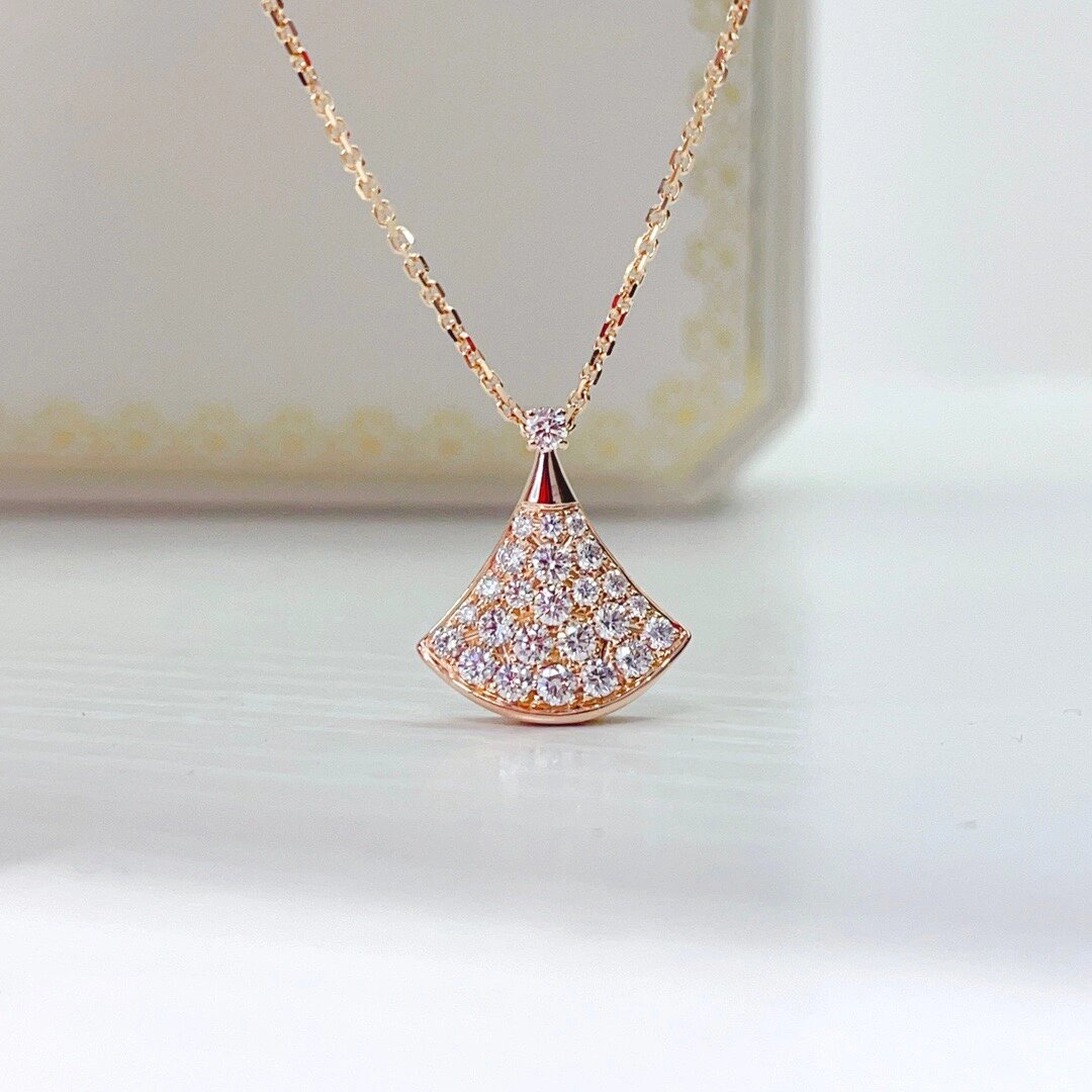Diva's Necklace With Diamond