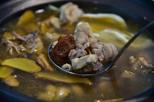 台灣🇹🇼梅嶺 太山梅子雞原味料理罐300G  