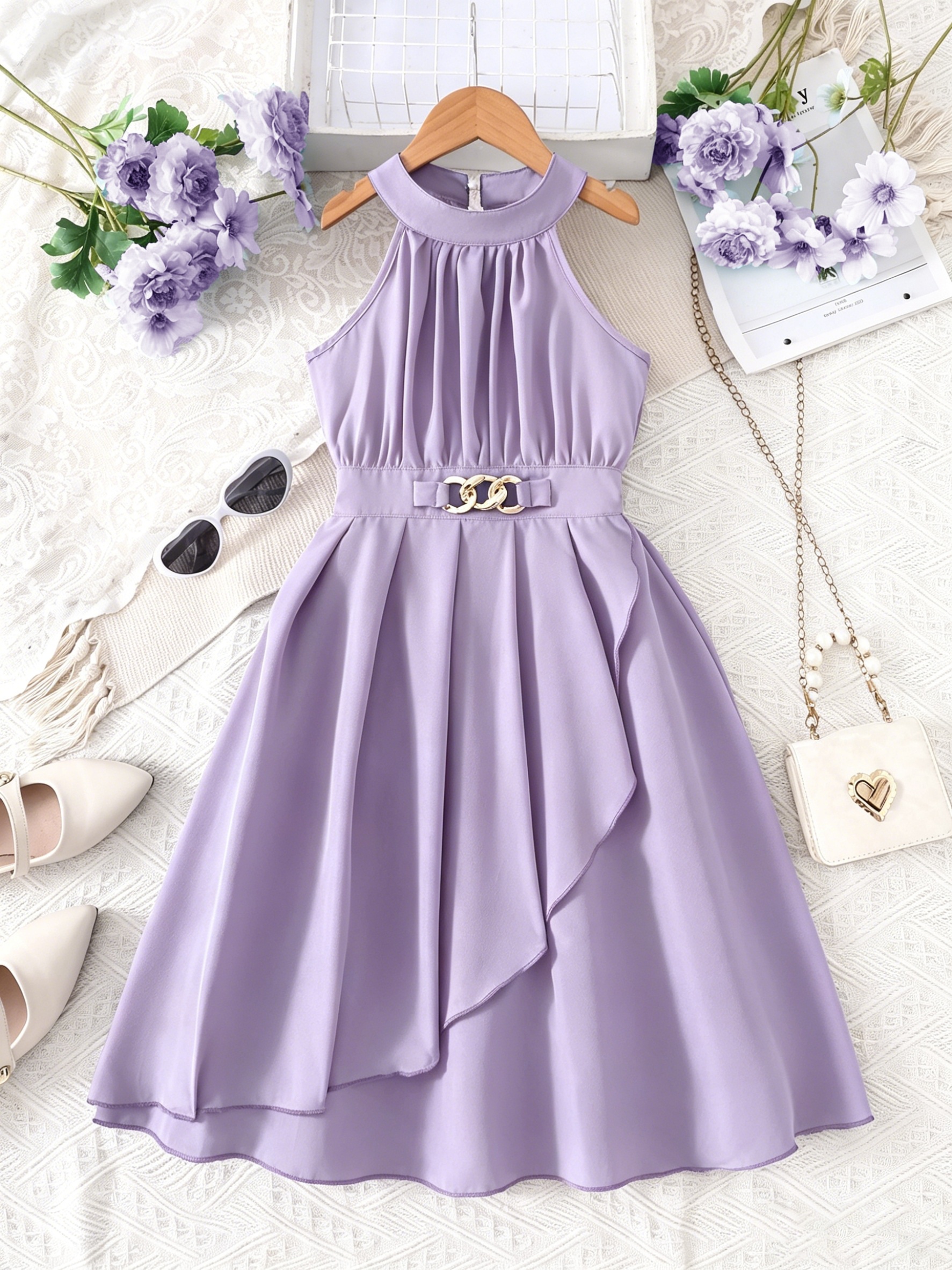 Elegant off-shoulder halter neck mid-length dress for girls with gold-tone decorative buttons at the waist. A stylish and elegant princess dress for spring/summer, suitable for occasions such as parties, performances, formal events, daily casual