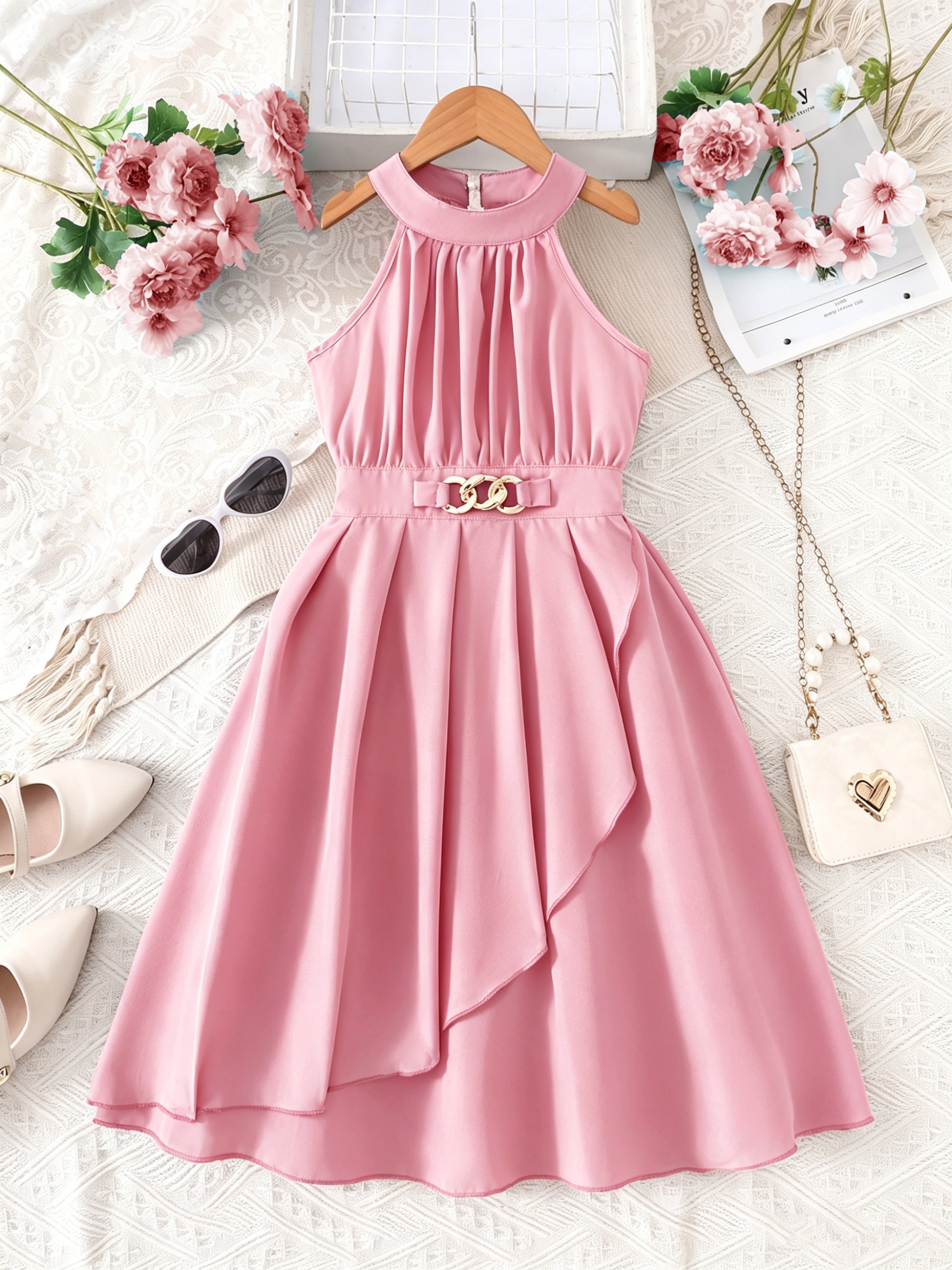 Elegant off-shoulder halter neck mid-length dress for girls with gold-tone decorative buttons at the waist. A stylish and elegant princess dress for spring/summer, suitable for occasions such as parties, performances, formal events, daily casual