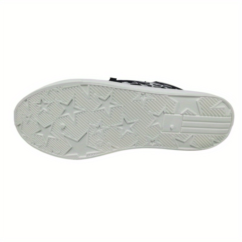 mens graphic high top canvas skate shoes with good grip breathable lace up sneakers details 4