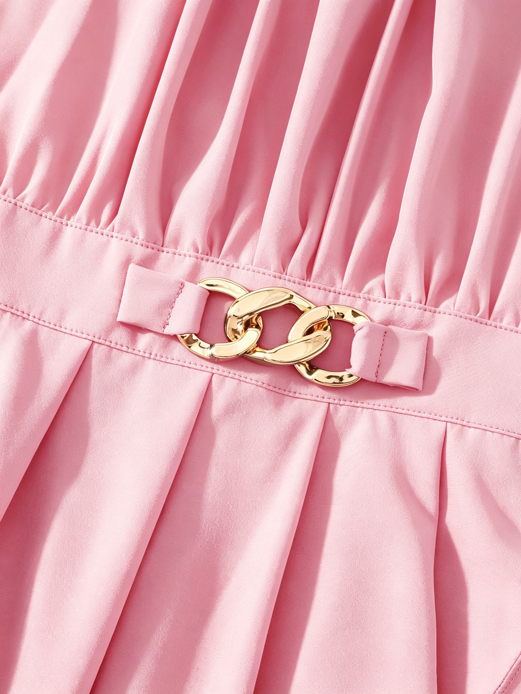 Elegant off-shoulder halter neck mid-length dress for girls with gold-tone decorative buttons at the waist. A stylish and elegant princess dress for spring/summer, suitable for occasions such as parties, performances, formal events, daily casual