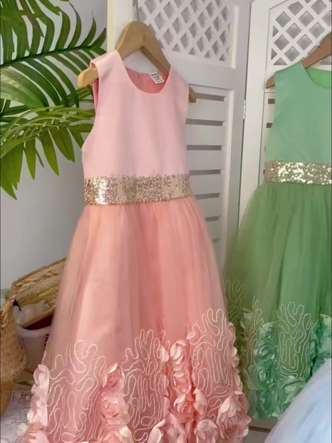 Girls' Dress Waistband Golden Sequined Skirt Bloom Circle Round Neck Vest Evening Attire Performance Flower Girl Dress