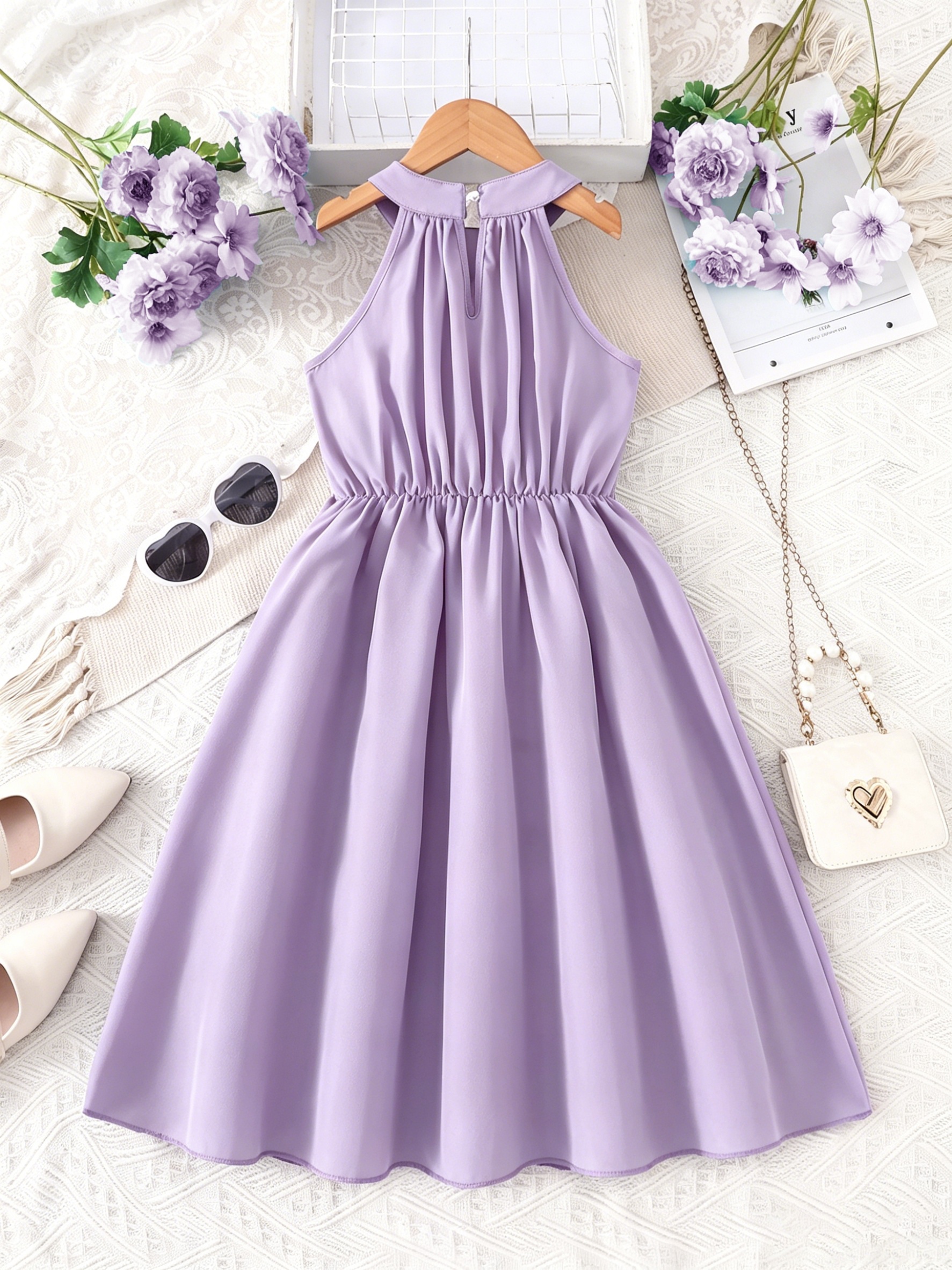 Elegant off-shoulder halter neck mid-length dress for girls with gold-tone decorative buttons at the waist. A stylish and elegant princess dress for spring/summer, suitable for occasions such as parties, performances, formal events, daily casual