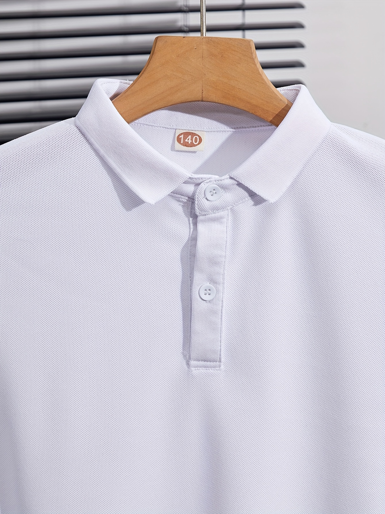 Summer! Solid Color Short-Sleeve Polo Shirt for Kids, Simple Label Design, Wrinkle-Resistant, Not Easily Deformed, Fresh and Breathable T-Shirt Top, Preppy Style, Boys' Daily Wear Lapel Shirt, Summer, Regular Fit