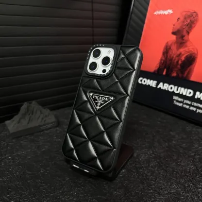 普拉達皮質金屬立標格菱紋手機殼