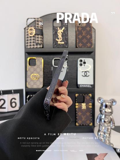 普拉達鱷魚紋水鑽手機殼