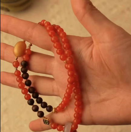 南红手串一条+南红和田玉项链一条