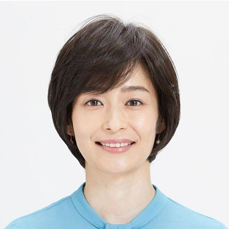 전모발로 제작된 노인용 가발 네 개