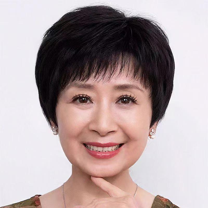 전모발로 제작된 노인용 가발 네 개