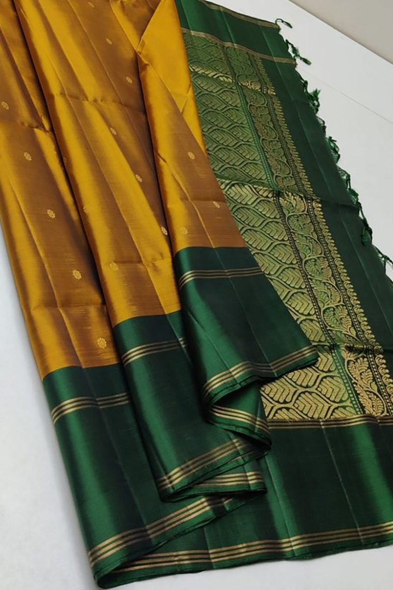 Buy the amazing black banarasi raw silk saree online on Karagiri | BUY NOW