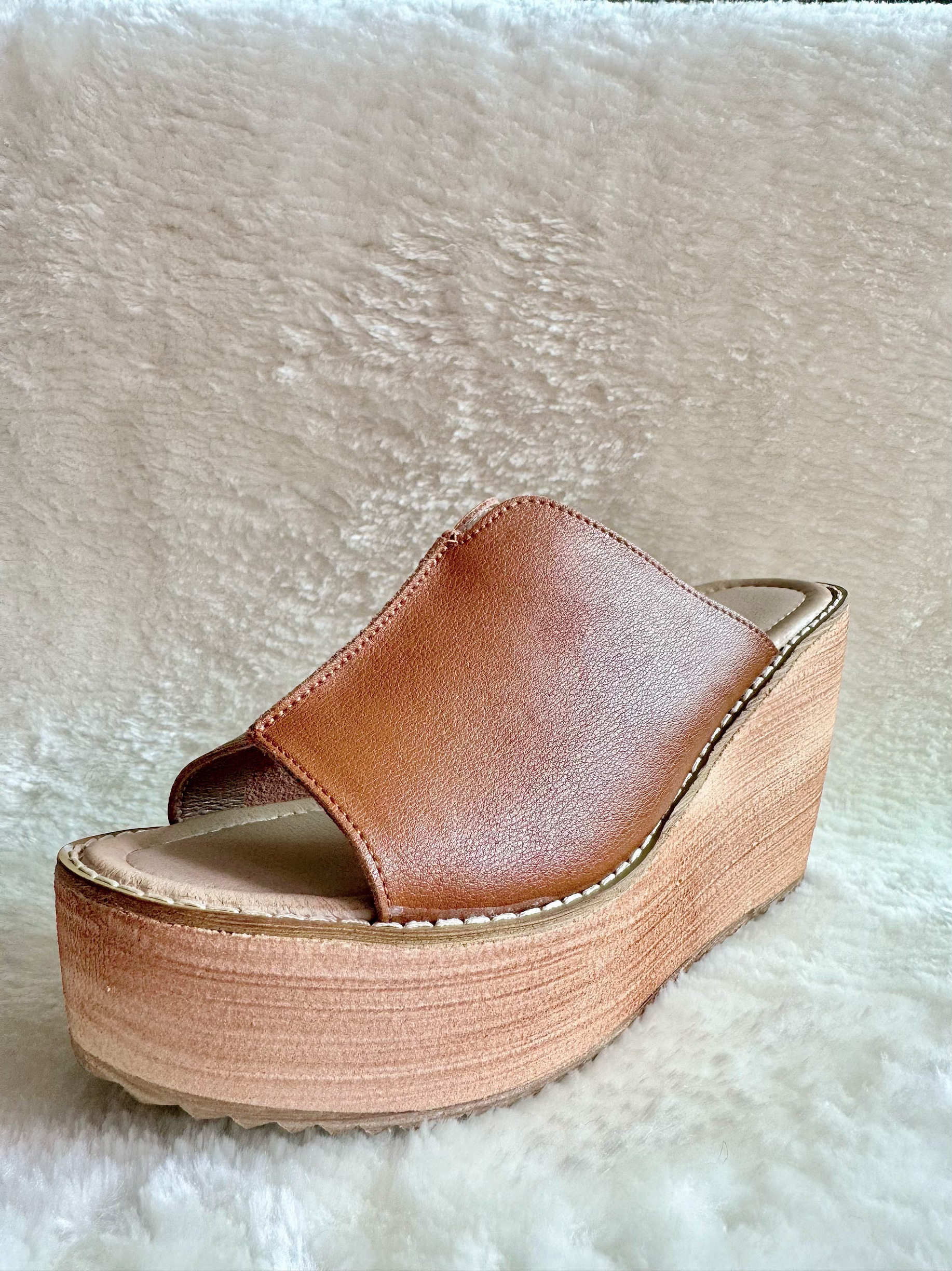 LANA Leather Wedge